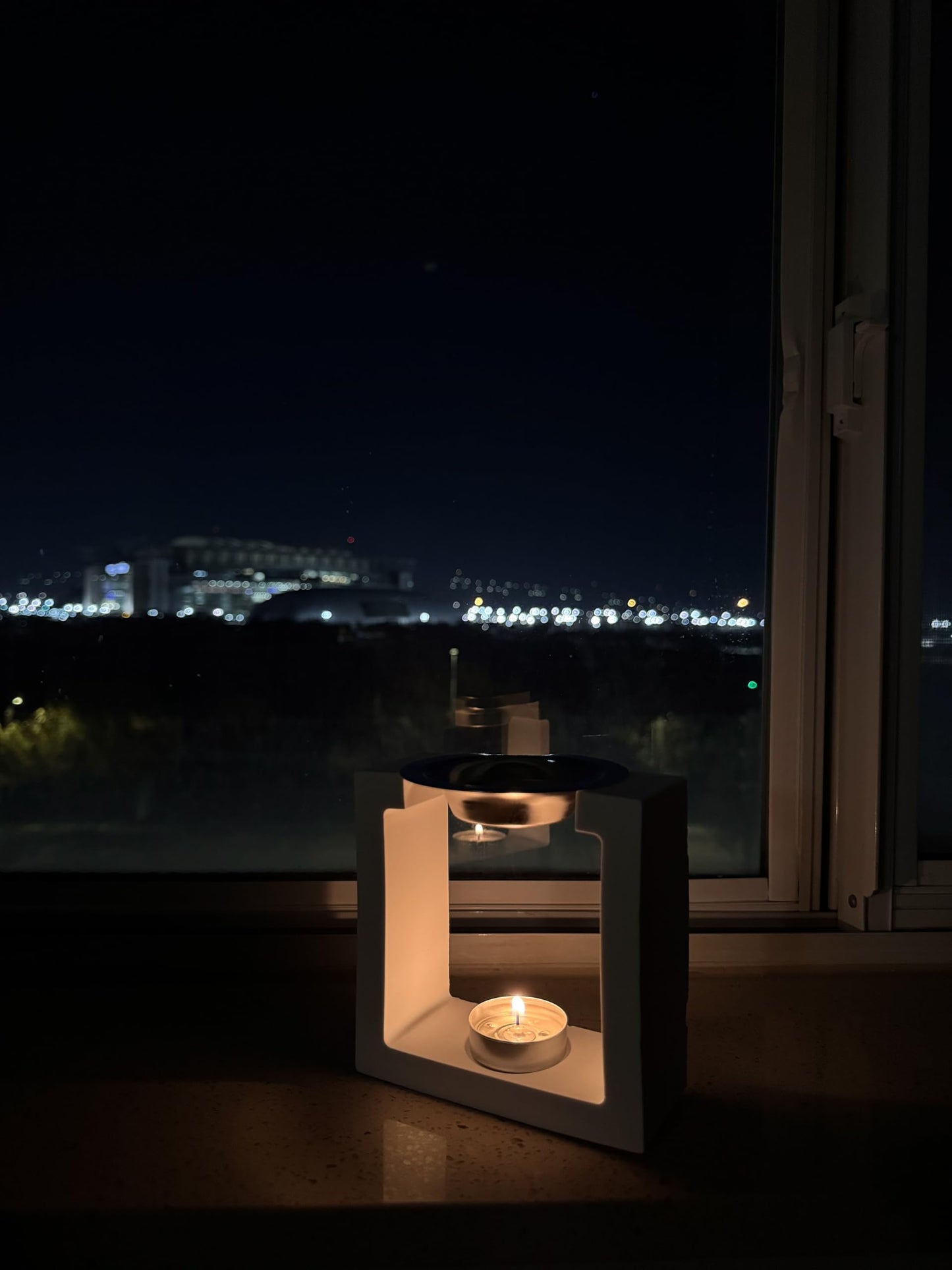 Minimalist Square Frame Wax Melt Burner, White Ceramic Tea Light Candle Holder with Removable Metal Dish