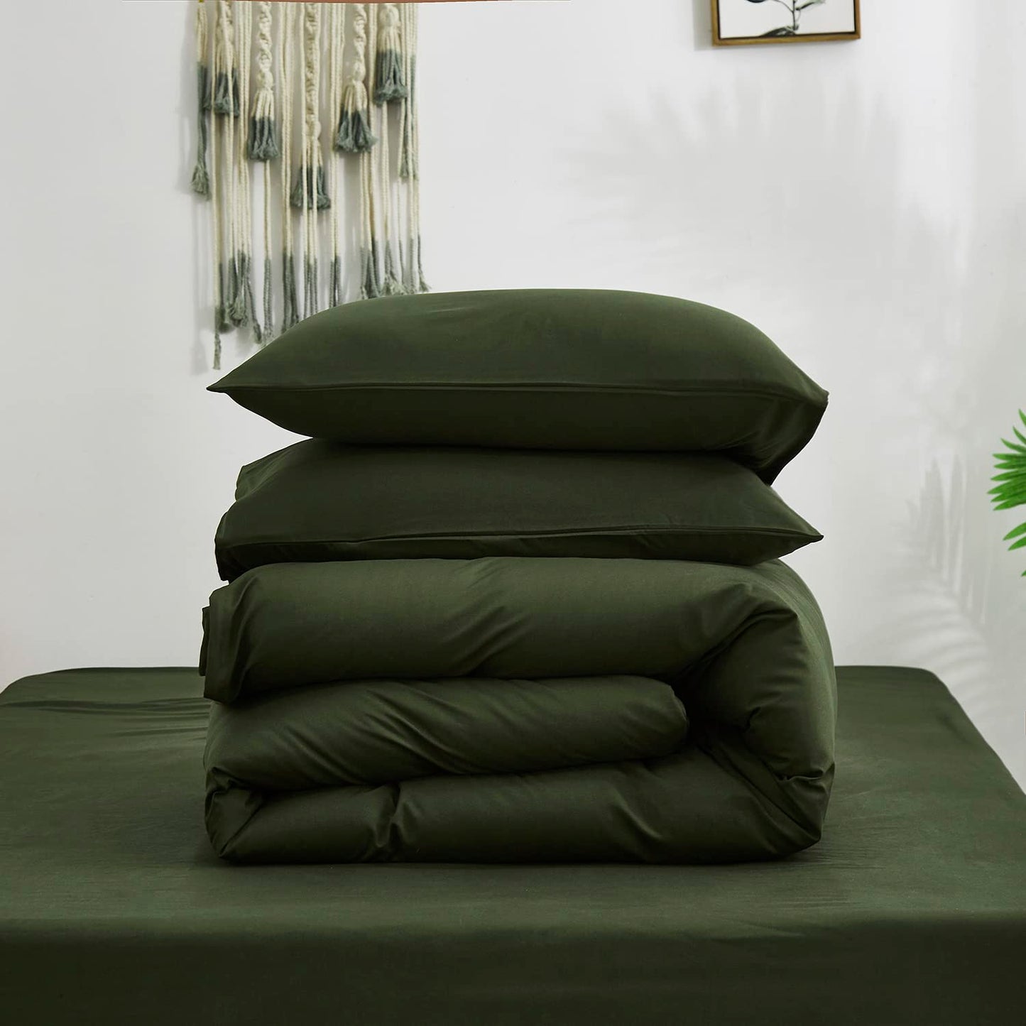 KAREVER Army Green Comforter Queen Dark Green Bedding Set Olive Green Comforter Set Queen Men Breathable 3 PCs Comforter Set 1 Queen Comforter (90x90 inches) with 2 Pillowcases (20x26 inches)