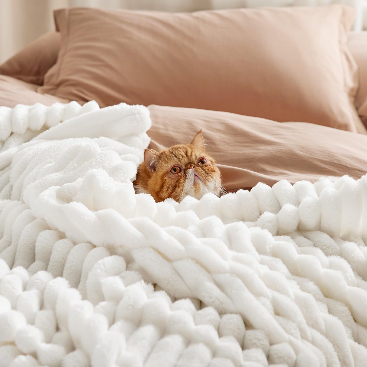 Bedsure Fleece Throw Blanket(White & Green)