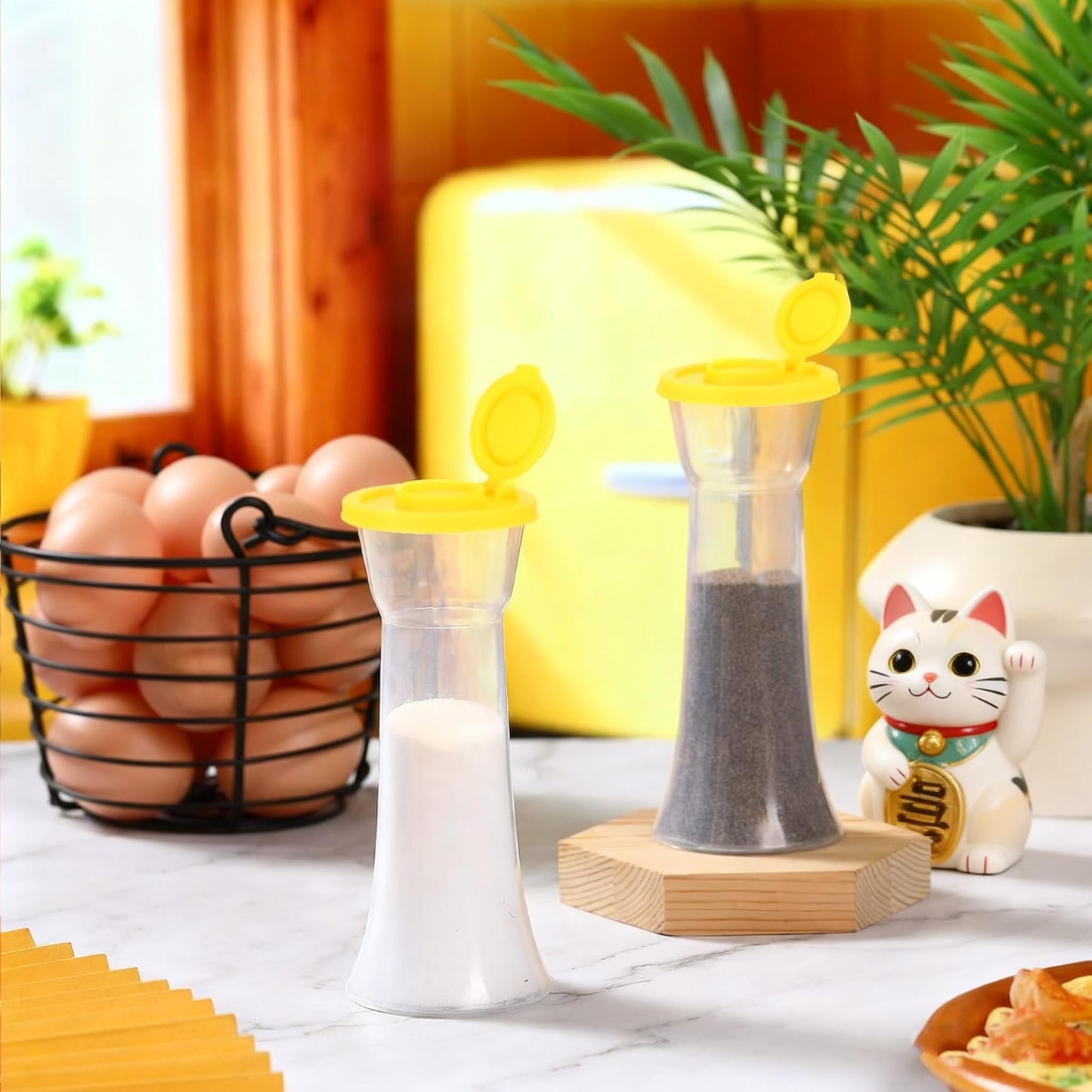 2 plastic salt and pepper bottles with lids, moisture-proof salt and pepper containers,salt shaker, camping, family dining, Christmas kitchen gifts(Yellow)