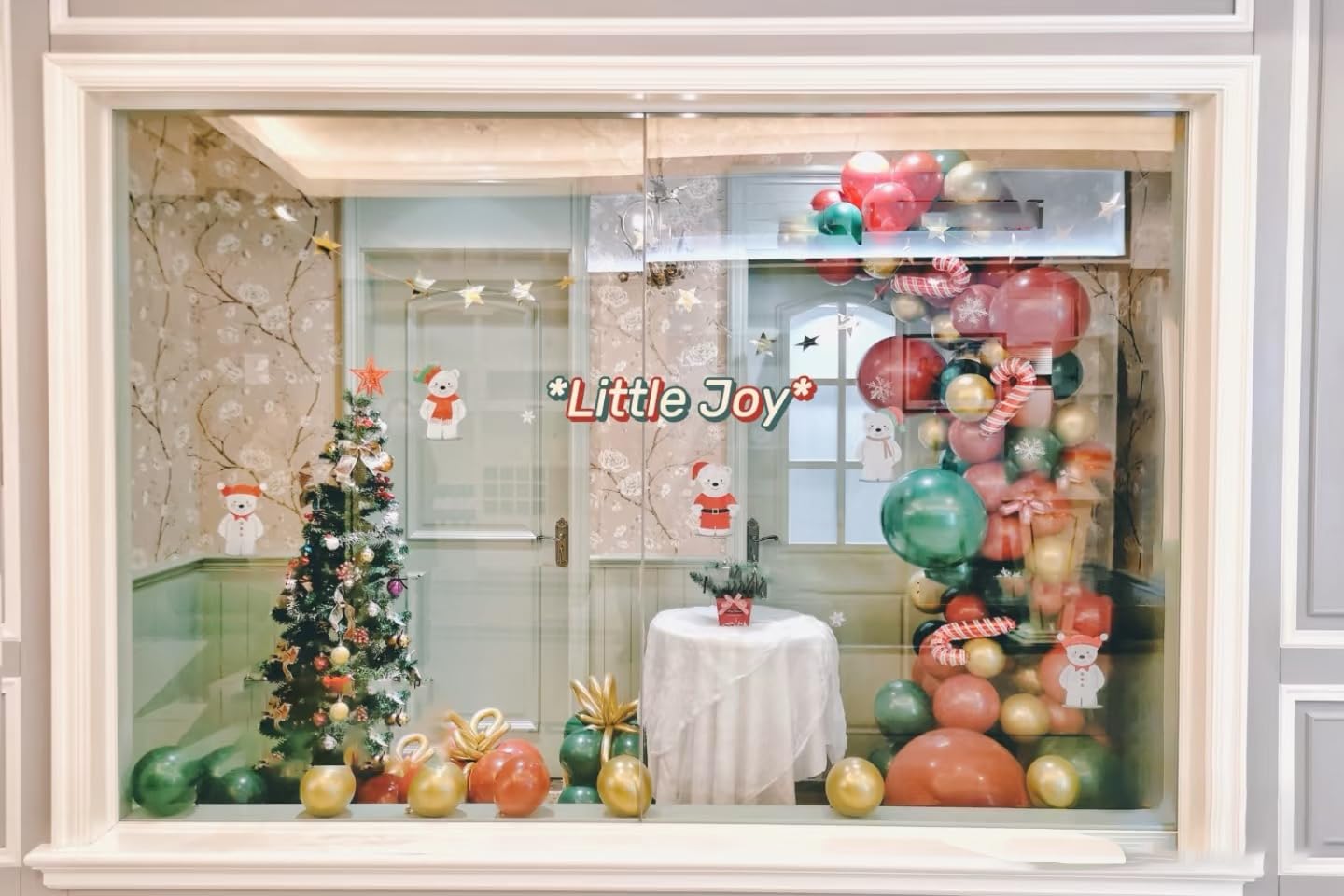 Leesoot Christmas Balloons Arch Decorations 144pcs Red Green Gold Balloons for Party Gift Star Candy Cane Balloons Indoor Outdoor Decor Christmas Balloon Garland Arch Kit
