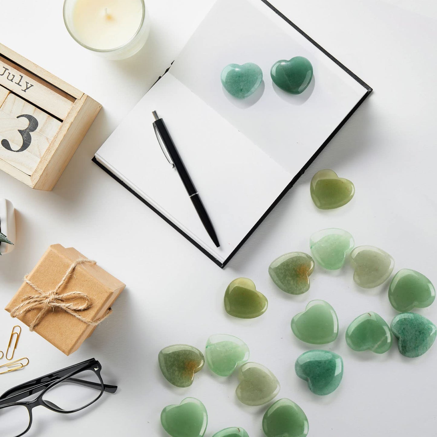 Patelai 24 Pcs Green Aventurine Heart Healing Crystals, Polished Natural Crystal Hearts, 0.8 Inch Mini Pocket Palm Stones for Luck, Meditation and Reiki, Heart Stone Gift with Black Velvet Bag