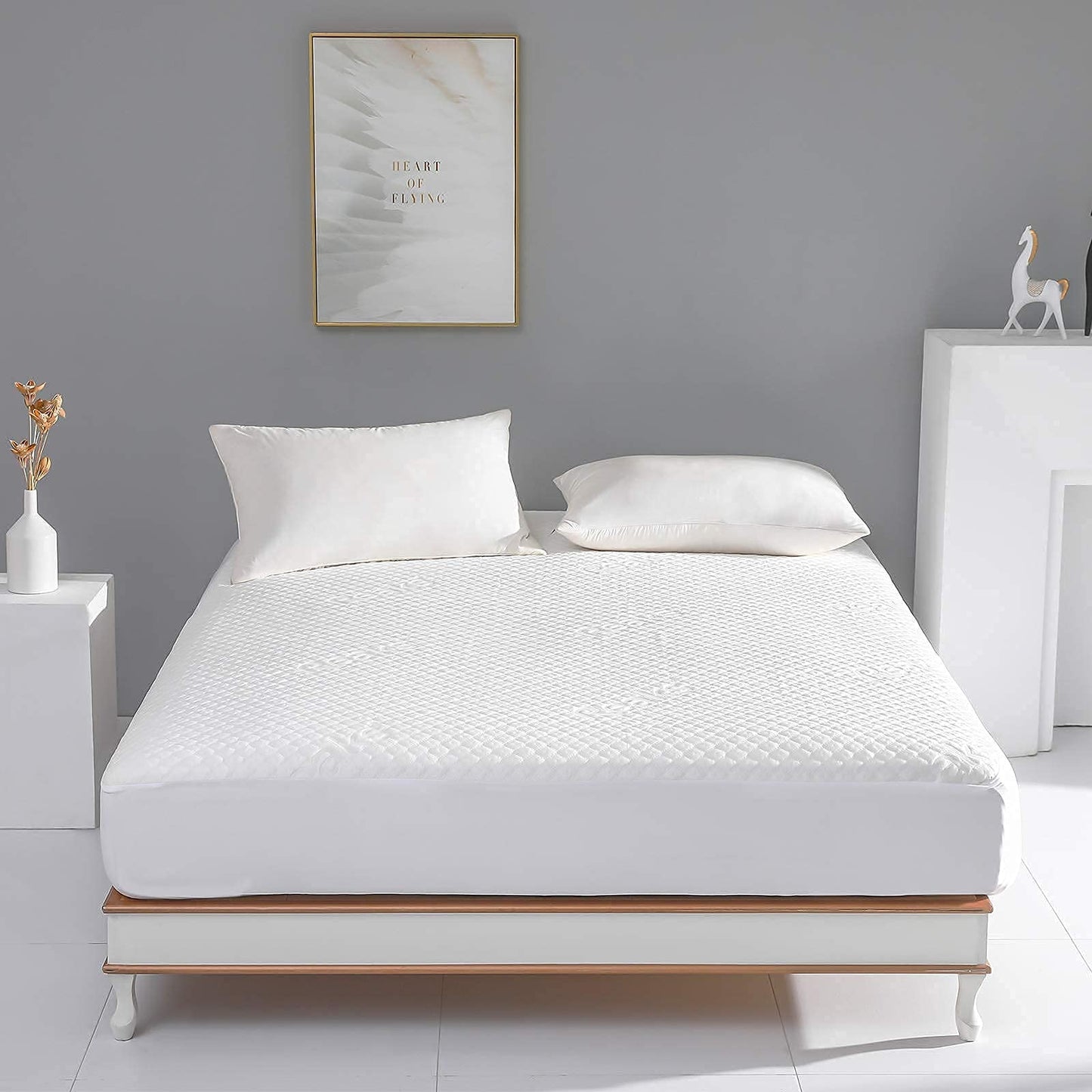 Queen Size Waterproof Mattress Protector Fitted Mattress Pad Cover with Deep Pocket Up to 18''
