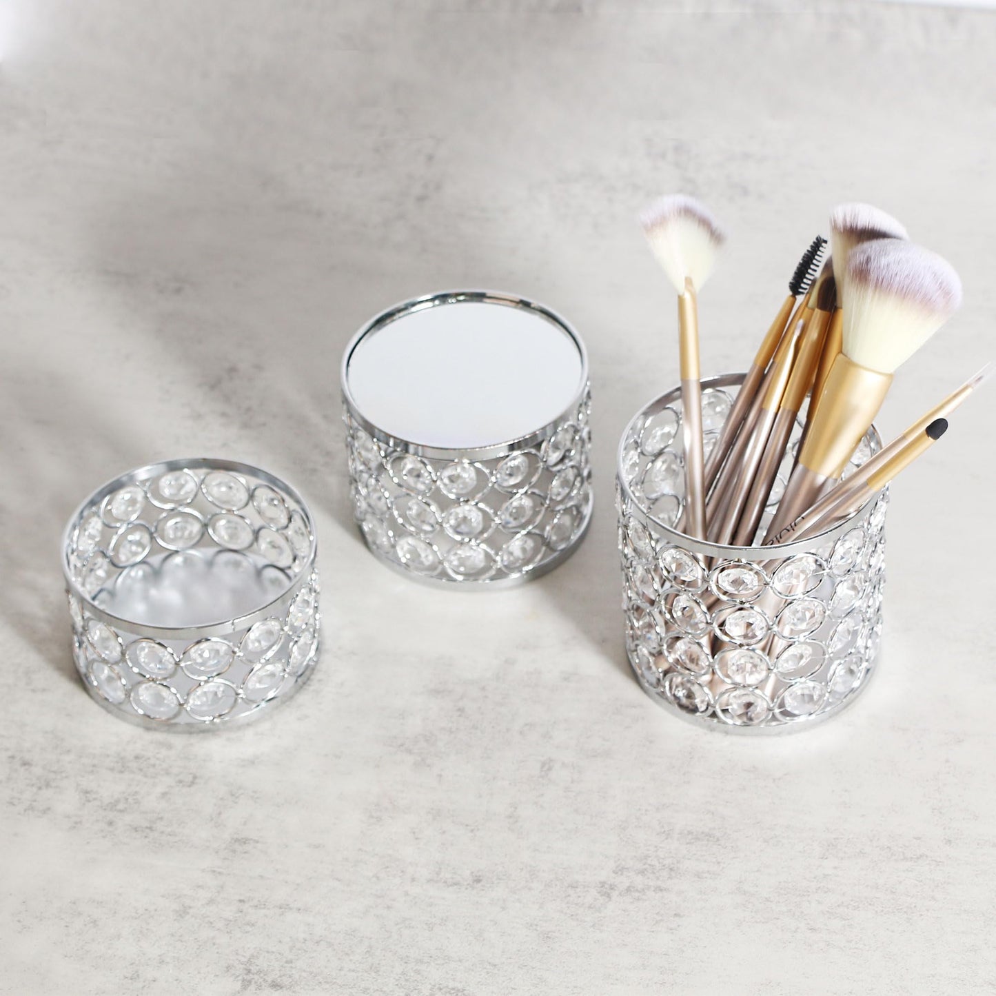 Feyarl 3 Pcs Crystal Display Stands Round Mirrored Risers Decorative Jewelry Perfume Stand Cupcake Figurine Collectible Display Holder for Vanity Table Wedding Home Décor (Silver)