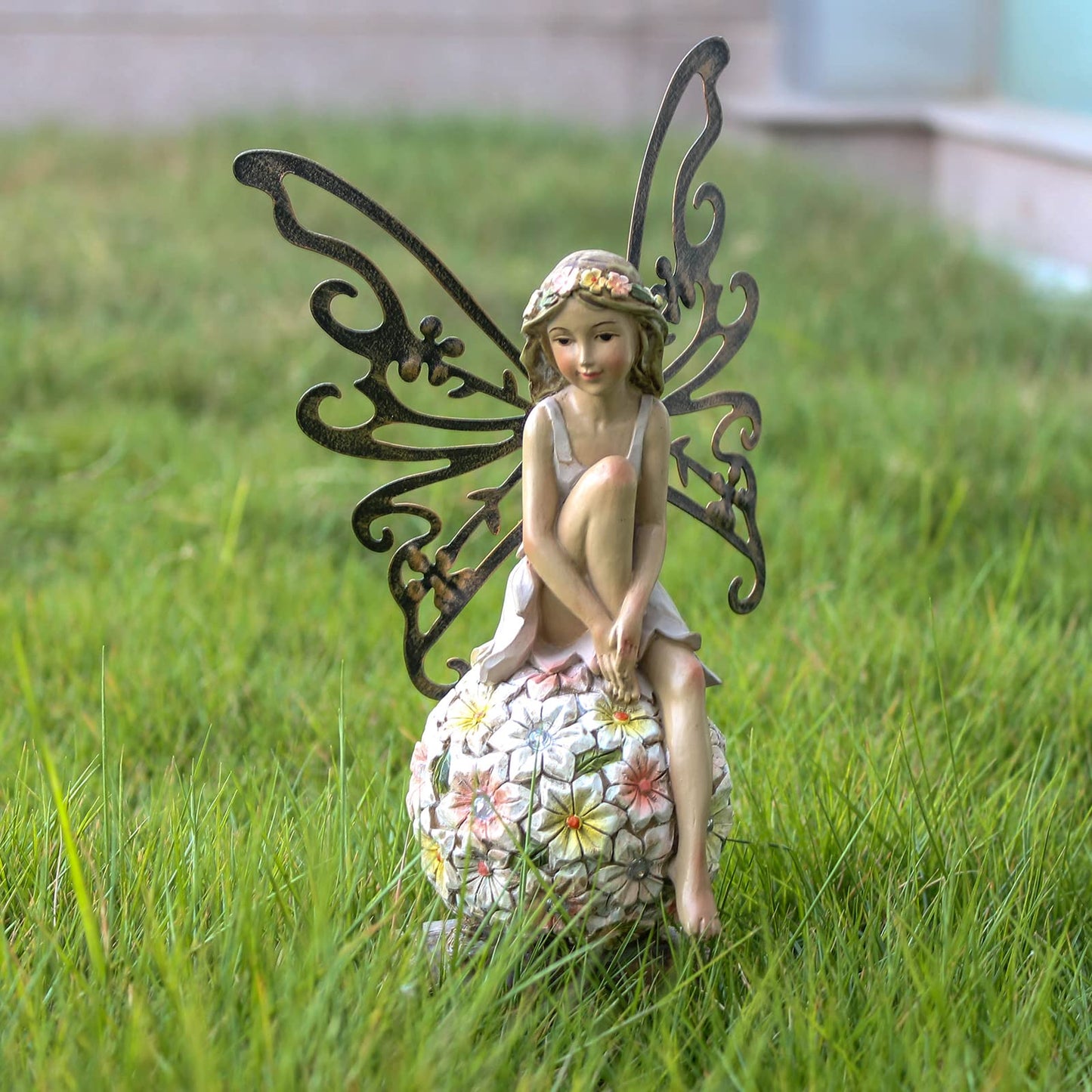 Solar Fairy Statue Garden Decor - Fairies and 7 LED Lights - Lawn Decor Statue for Patio, Balcony, Yard Ornament - Gifts for Mom Grandma Women