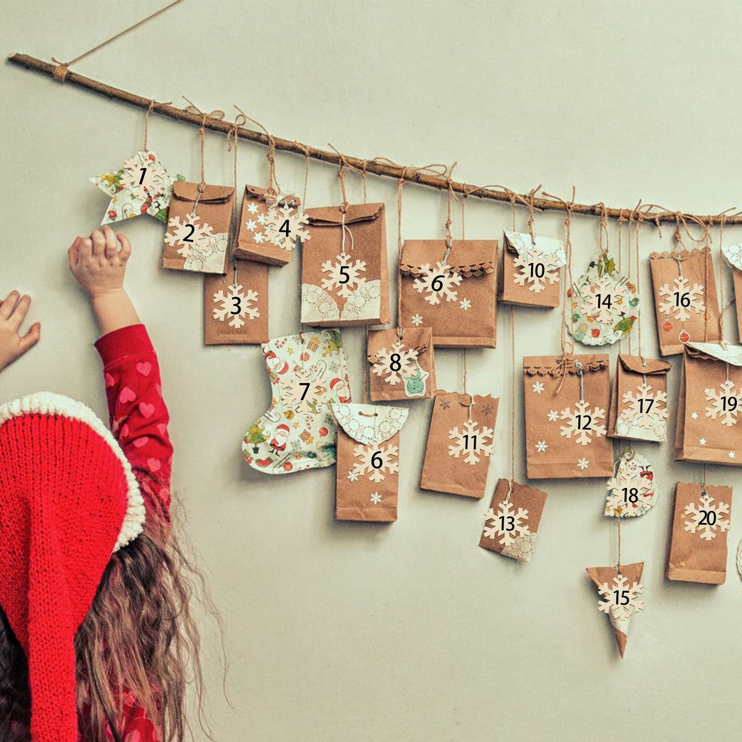 50Pcs DIY Wooden Christmas Ornaments Wooden Snowflakes for Crafts Unfinished Snowflakes Wood Ornaments with Hole, Predrilled Wood Snowflake Cutouts for Crafts Paints Christmas Tree Hanging Decor