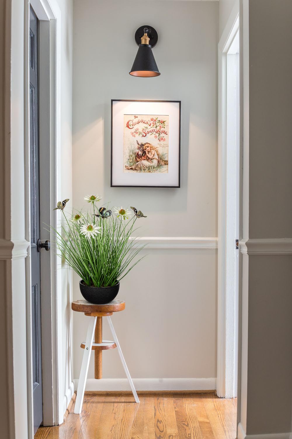 Artificial Plants Indoor with Pot, 17.3" Fake Potted Plants Artificial Onion Grass Plant with White Daisies Flowers and Butterflies Small Faux Plant Indoor for Home Living Room Table Shelf Decor