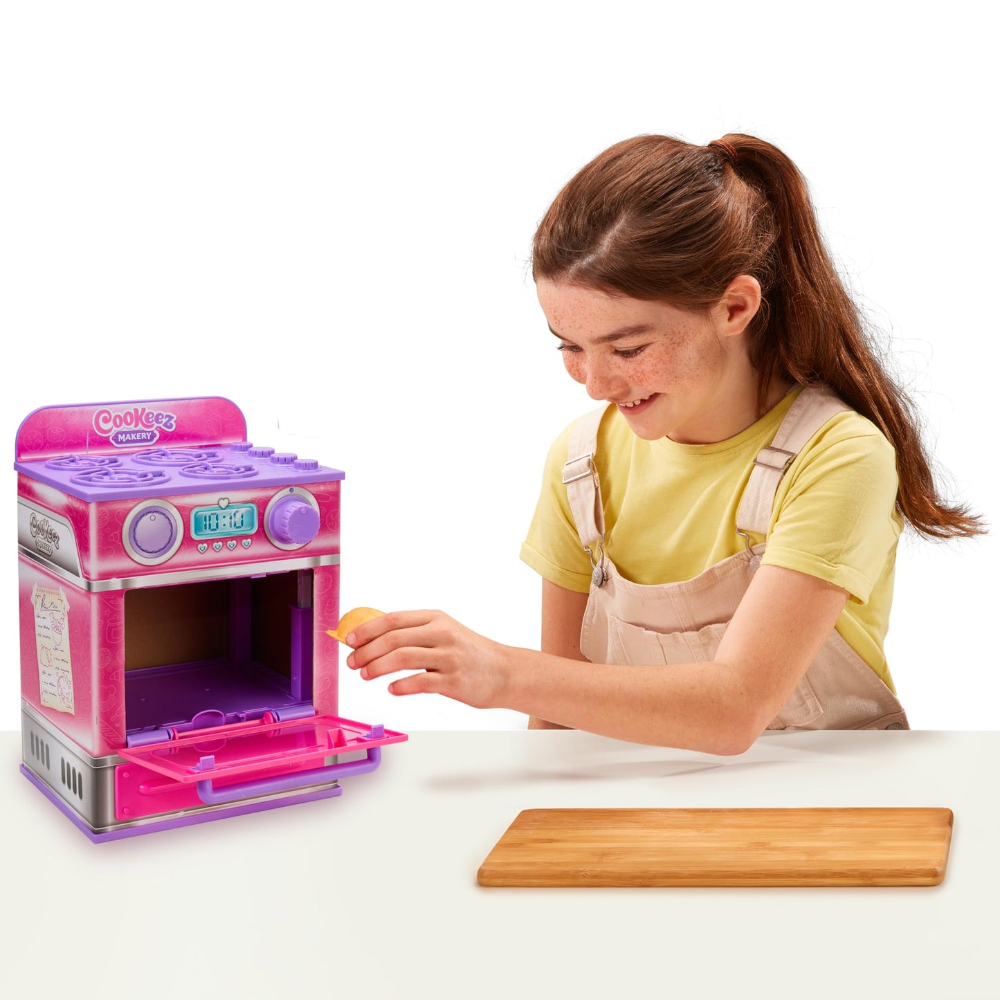 Cookeez Makery Cinnamon Treatz Oven – Interactive Bake & Reveal Oven Playset with Mystery Scented Plush (Cinnamon Pooch, Fondant Feline, or Strawberry Swirl), Mixing Tools, Dough, & Accessories, 5+