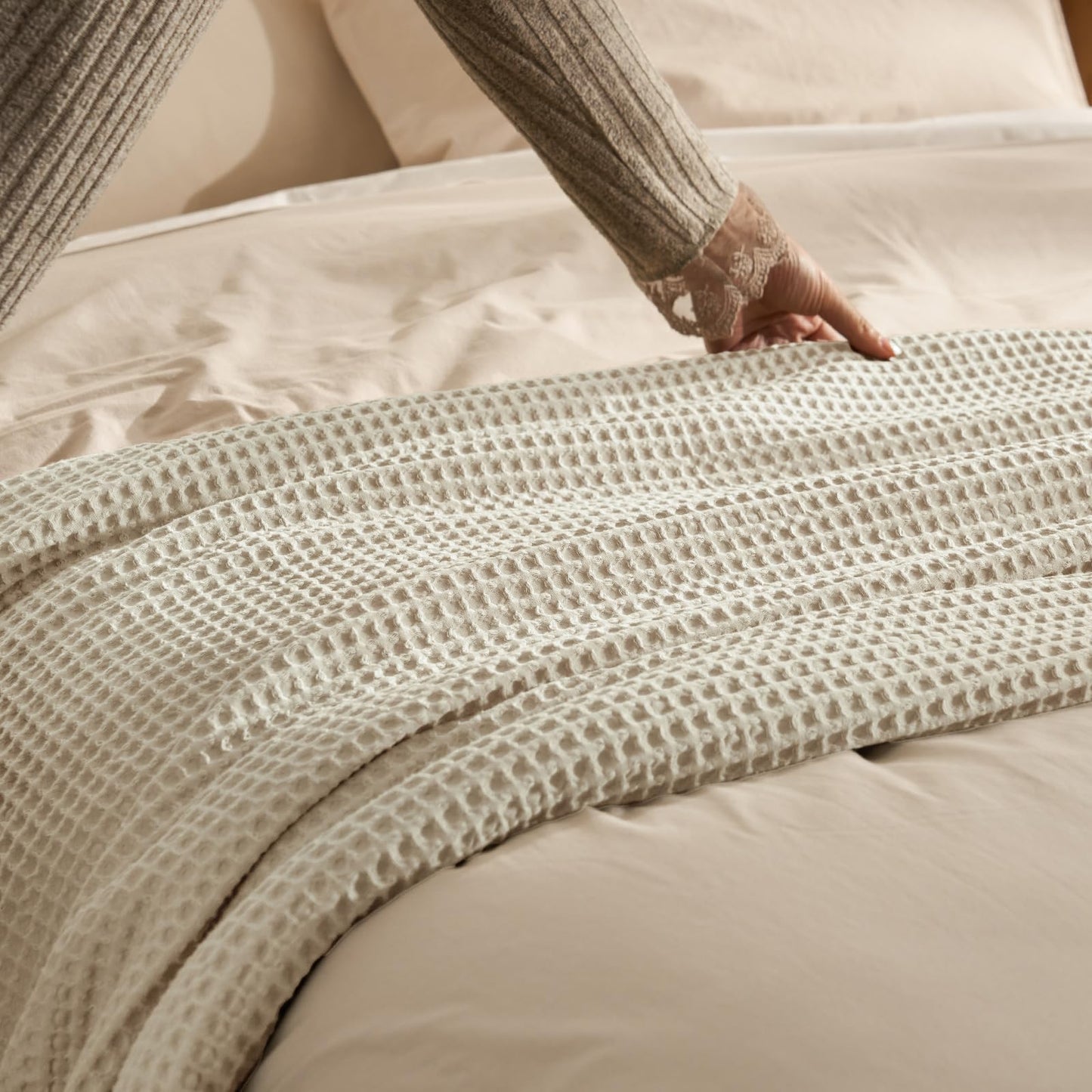 PHF Ultra Soft Waffle Weave Blanket Throw Blanket, Lightweight Breathable Cooling Skin-Friendly Throw for Spring Summer for Hot Sleeper,Aesthetic Home Decor for Bed Couch, Light Khaki/Linen, 50"* 60"