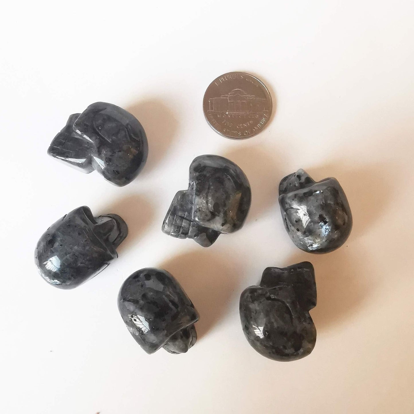 Bacatgem 2 Pcs Natural Black Labradorite Mini Crystal Human Skull Figurines,1 Inch Handcarved Crystals and Healing Stone Room Decor Gemstone