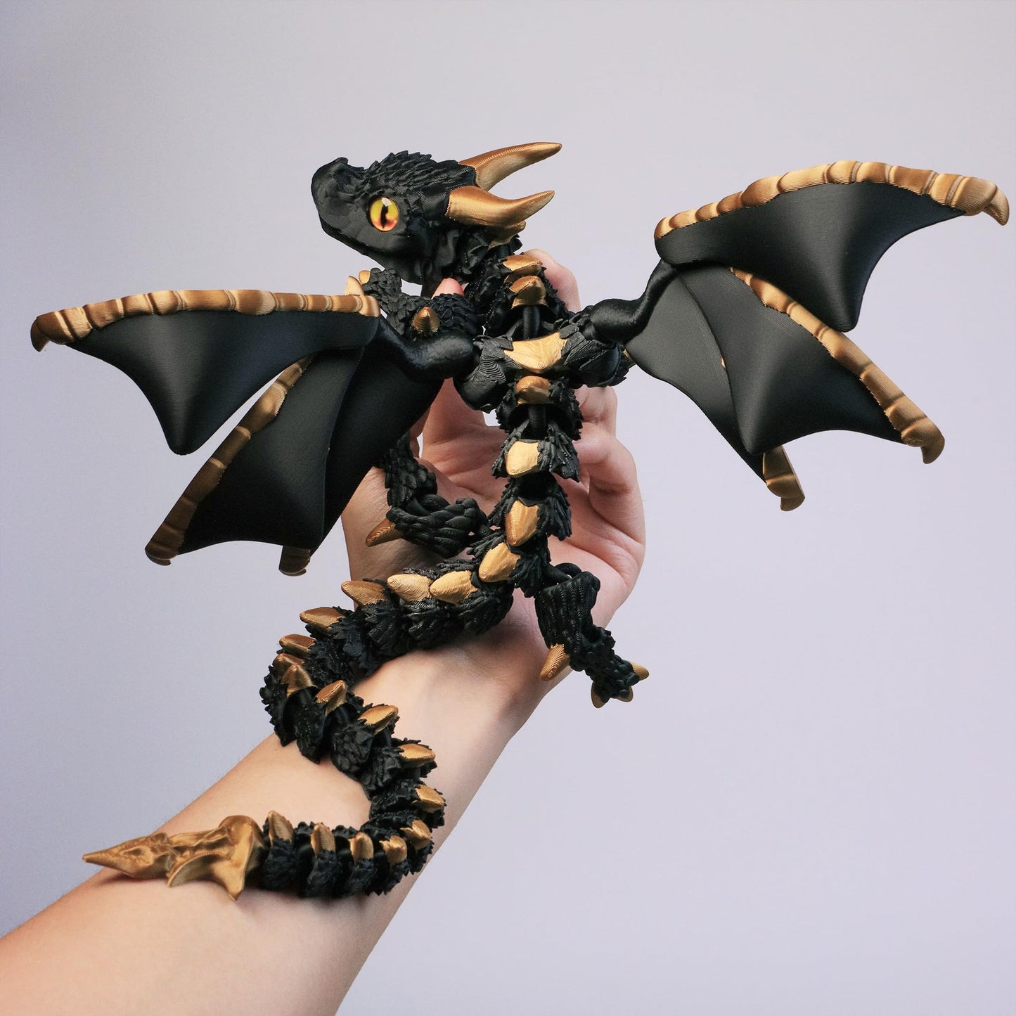 WUQIREN 3D Printed Dragon with Wings, 3D Printed Animals Toys, Fidget Dragon Toys, Flexible Articulated Winged Crystal Dragon Model, Desktop Pet Decor, Dragon Gift for Kids & Adult (Black-Gold)