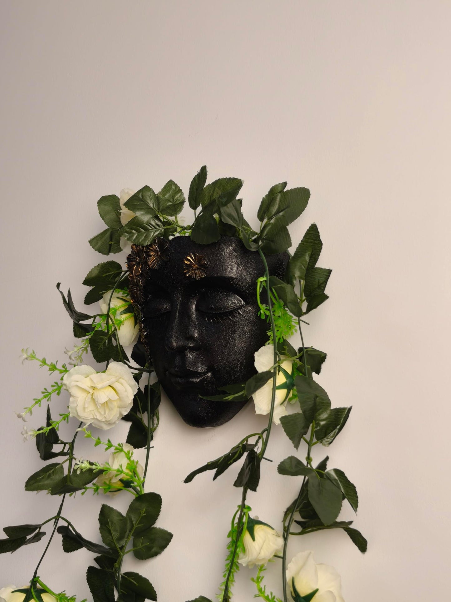 KOXHERO Face Shape Wall Planter Elegant Black Resin Wall-Mounted Head Pot with Drainage Hole Unique Small Vase Holder for Flower,Succulents, Hanging Plants for Plant Lovers