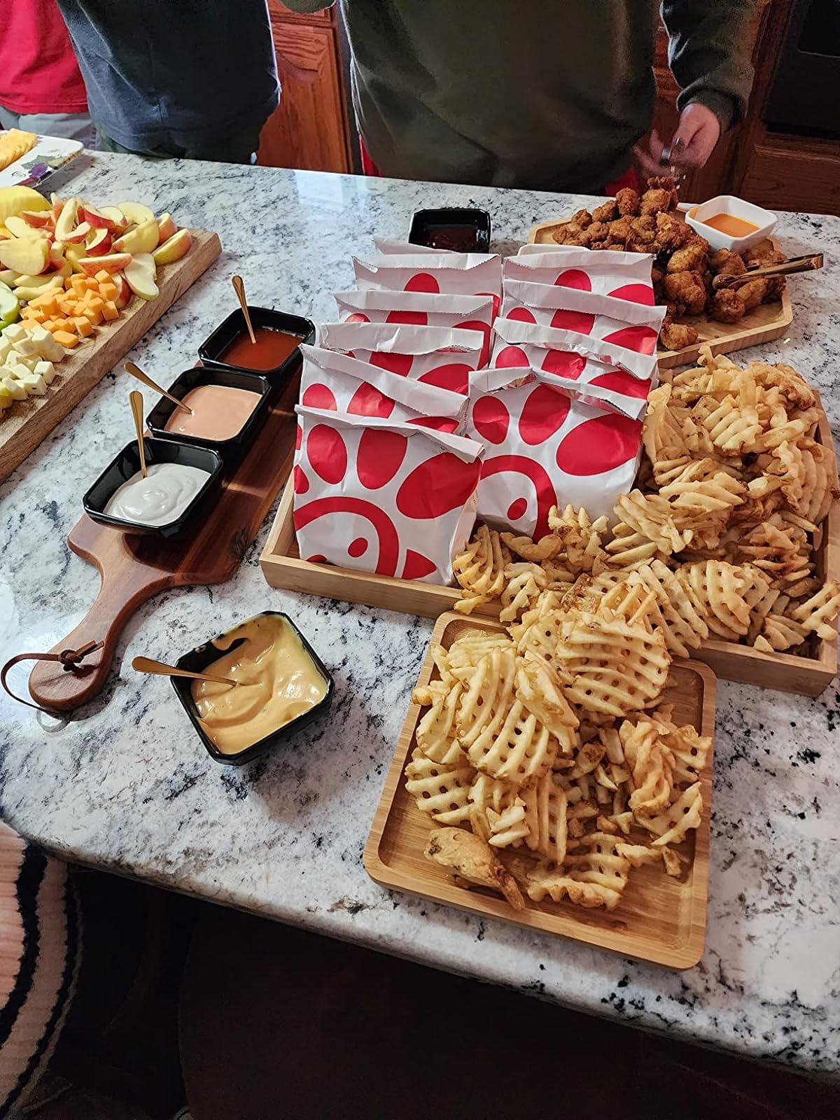 PAFREWOG Bamboo Serving Trays Charcuterie Platter 16.5"x11.8"(42x30cm with Handle, Set Includes 1xHexagon 12.5"(32cm)+1xSquare 7.8"(20cm)+1xSquare 5.9"(15cm) Small Plates for Family Dinner