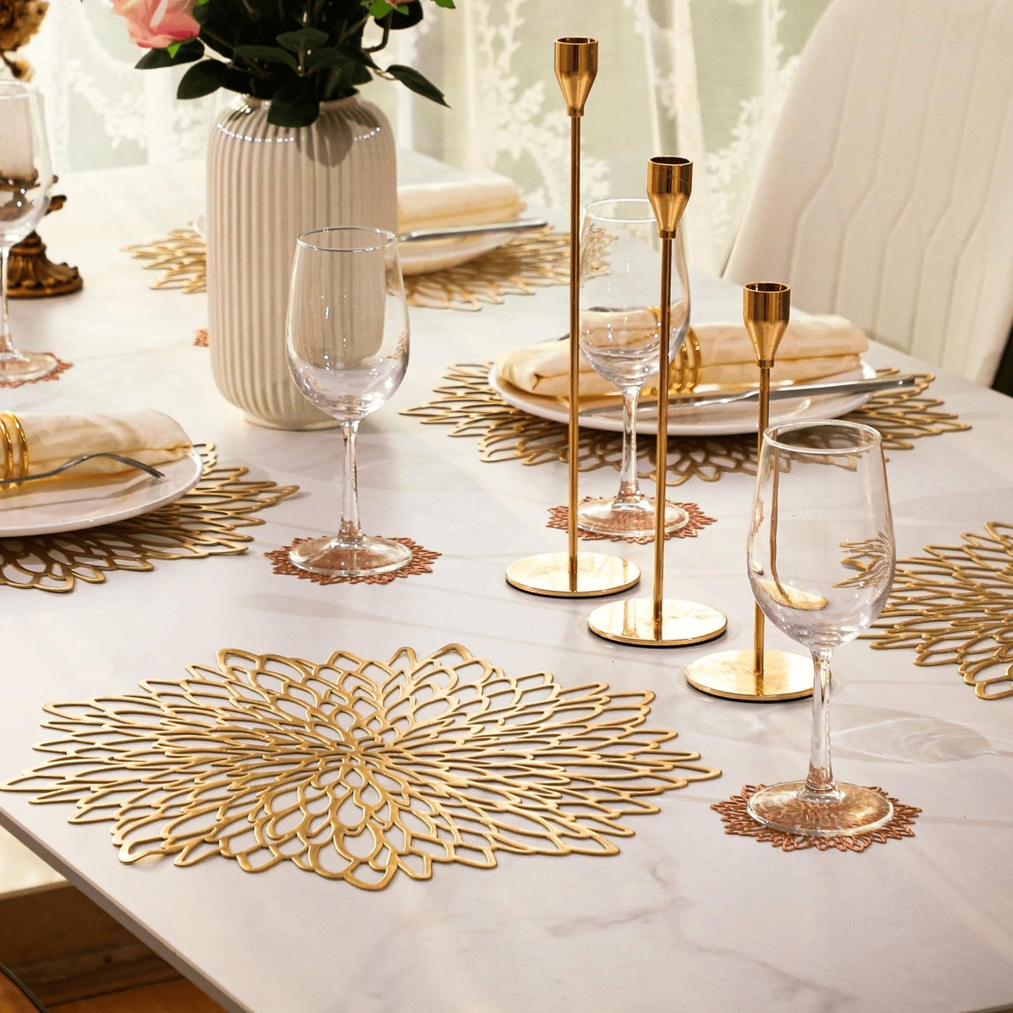 Snowkingdom Pack of 8 Gold Metallic Round Placemats Bulk Round Pressed Vinyl Leaf Dinning Kitchen Table Mats Decoration for Christmas Wedding Thanksgiving Party