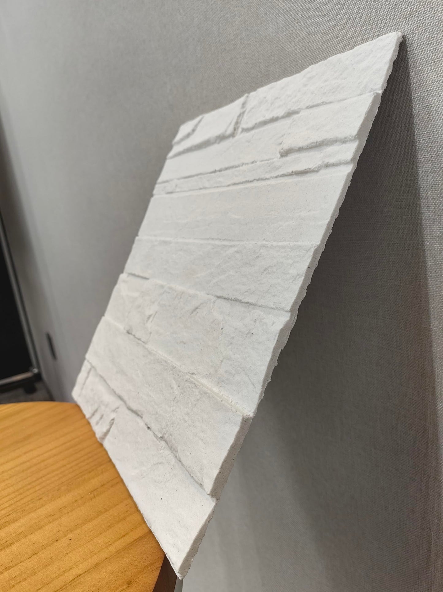 Soft Stone Wall Panels, Flexible 3D Rock Siding Panels,Thin Faux Stack Stone for Interior and Exterior Walls (White, 1 Sample)
