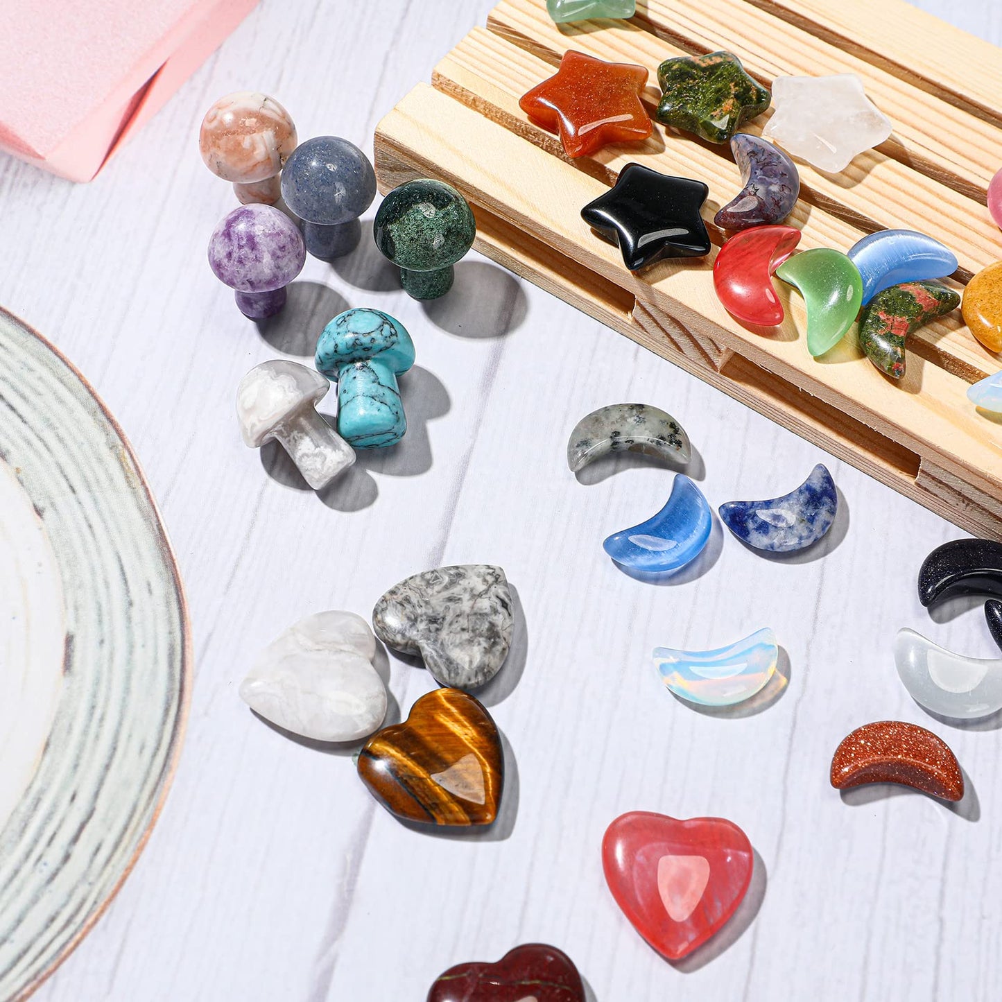 Nuenen 60 Pieces 20 * 20 * 6 mm Crystal Mushroom Sculpture Heart Shaped Moon Star Crystals Stones Bulks Worry Stones Assorted Hand Making Palm Thumb Gemstones for Witchcraft Meditation Reiki(Simple)