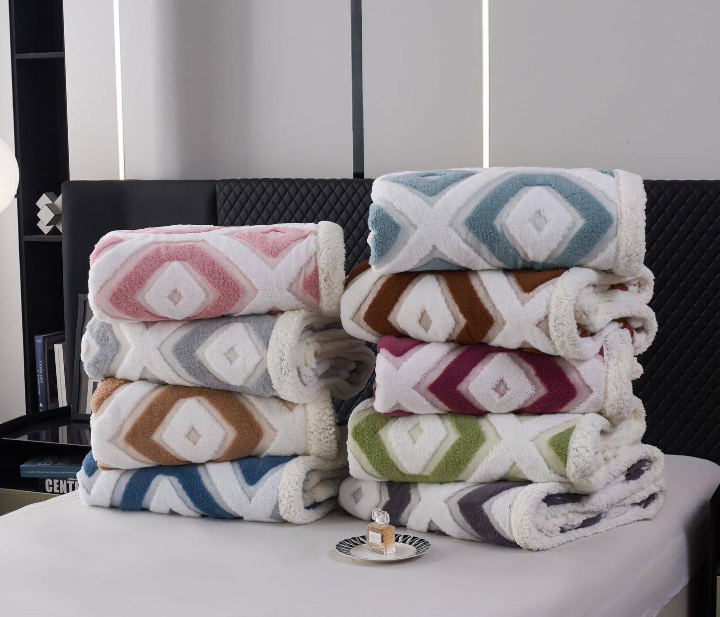 LEVINIS Boho Sherpa Fleece Blanket 80'' × 90'', Ultra Soft Aztec Queen Blankets for All Season, Cozy, Plush, Bohemian Throw Blanket for Bed/Couch/Sofa/Office/Camping, Camel