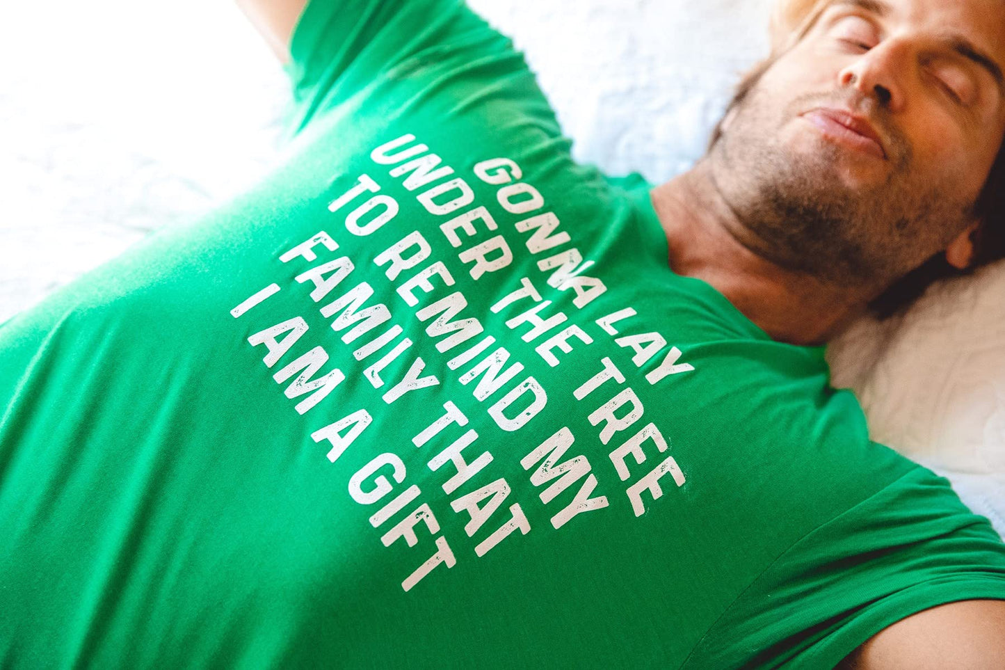 Mens Lay Under The Tree to Remind My Family That I Am A Gift T Shirt Funny Christmas Tee Funny T Shirts Christmas Apparel for Men Cool Sarcastic Short Green - M