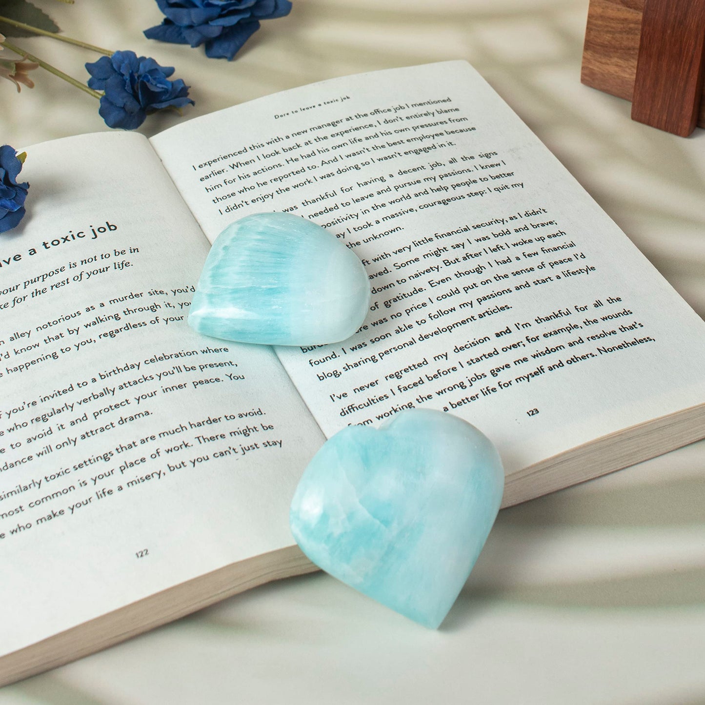 Crocon 50mm Blue Aragonite Heart Stone Big Heart Shape Puff Stones Set 450+ Carats Pocket Crystal Healing Tumble Collection Palm Worry Stone Good Luck Charm Meditation Gift Craft Home Decor