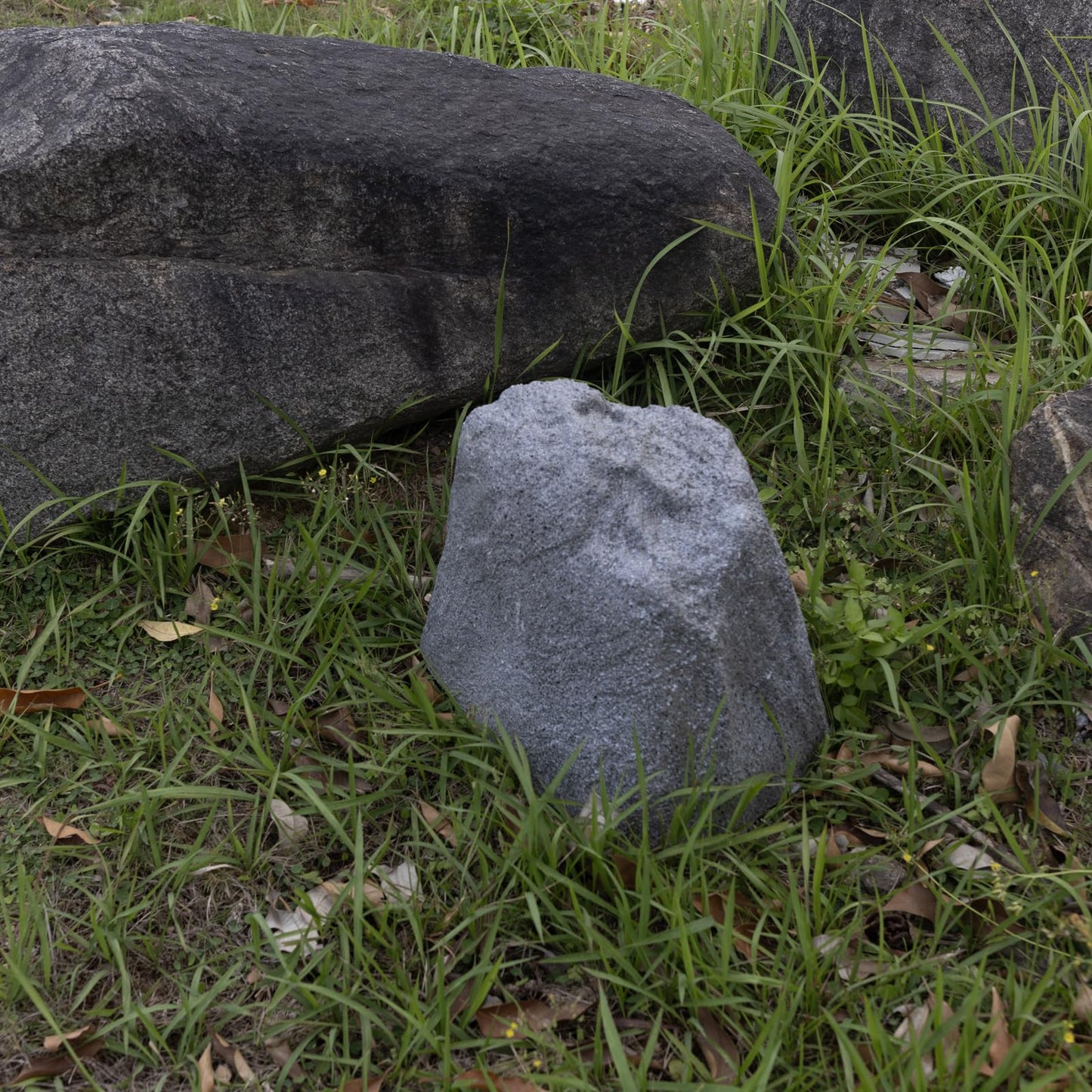 Outdoor Fake Rock Cover, Fiberglass Faux Stone for Landscaping,H:12.1"xL:11.7"xW:9.2", Decorative Well Pump & Gas Meter Cover, Grey Resin Rock Design