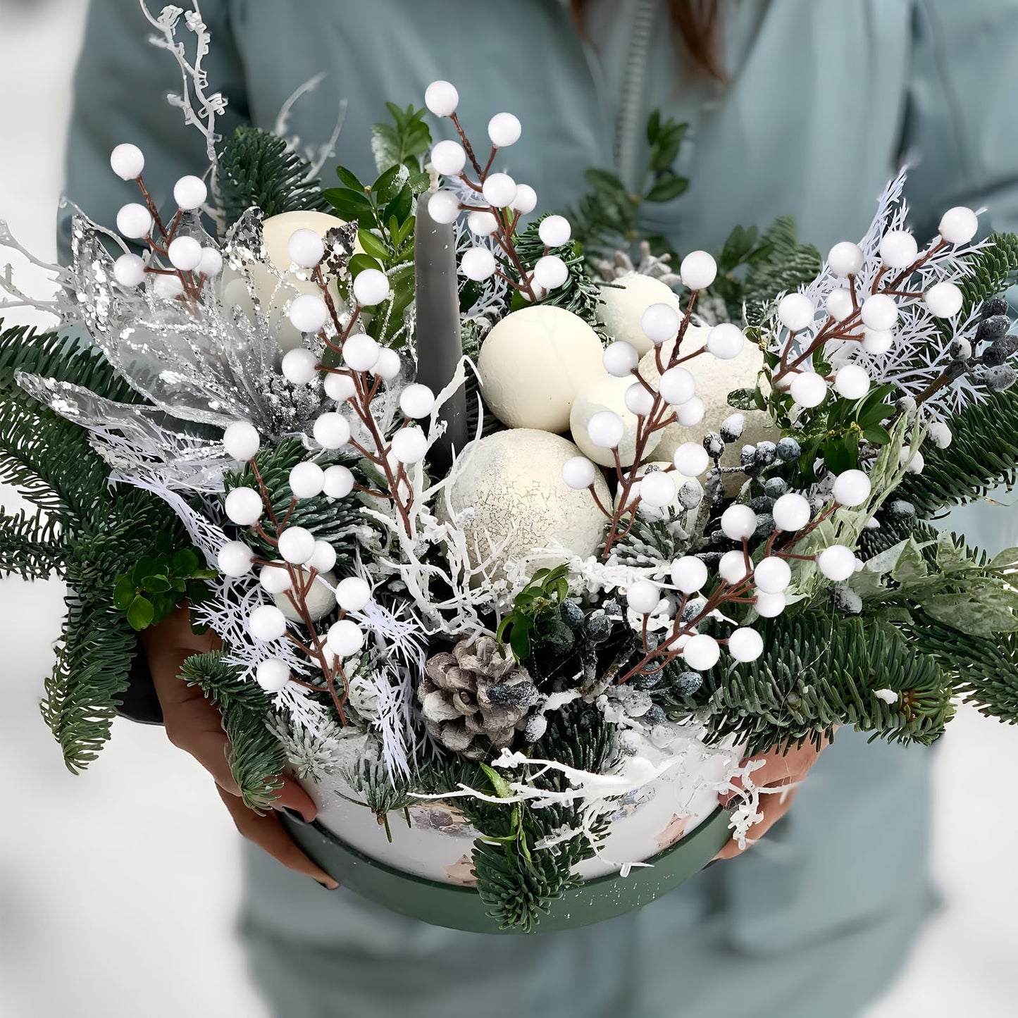 Rowfad 40 Pcs Artificial Berry Stems Branches, Christmas White Faux Holly Berries Picks Ornaments for Christmas Tree Wreath DIY Craft Decorations Holiday Home Decor (40, White)
