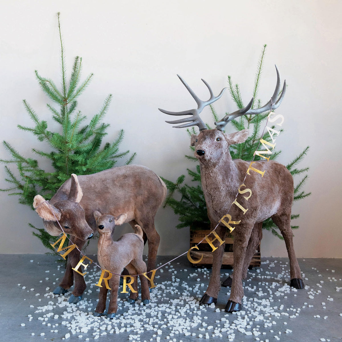 Creative Co-Op 55" L Merry Christmas, Brass Finish Metal Garlands, Multi
