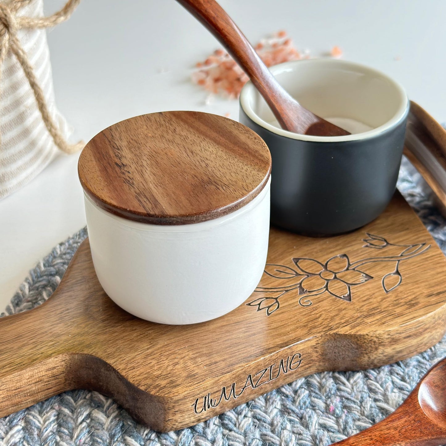 UhMAZING SALT AND PEPPER CELLAR SET WITH ACACIA WOOD LID AND ENGRAVED DECORATIVE HOLDING TRAY - WHITE AND BLACK