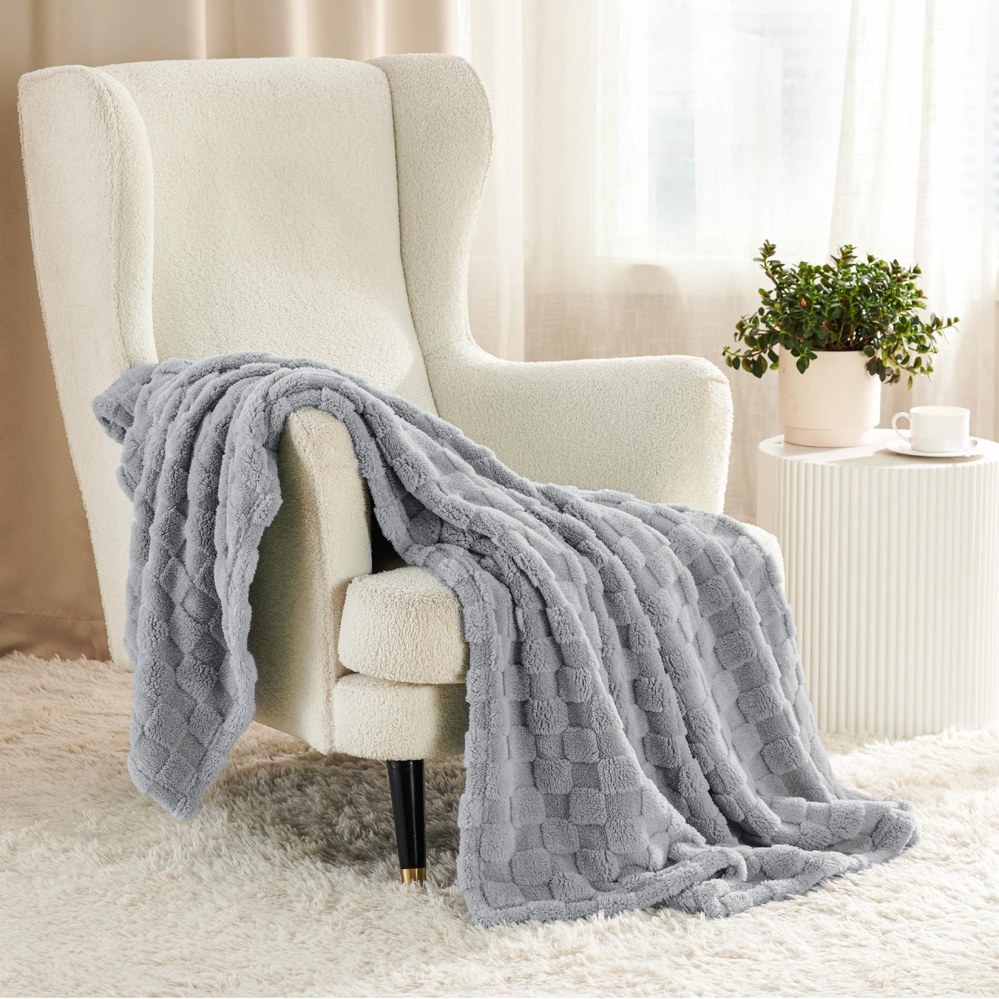 Bedsure Fleece Throw Blanket for Sofa - Soft Cosy Checkered Blankets for Women and Girls, Fluffy Warm Single Throw for Bed, Grey, 127x152 cm
