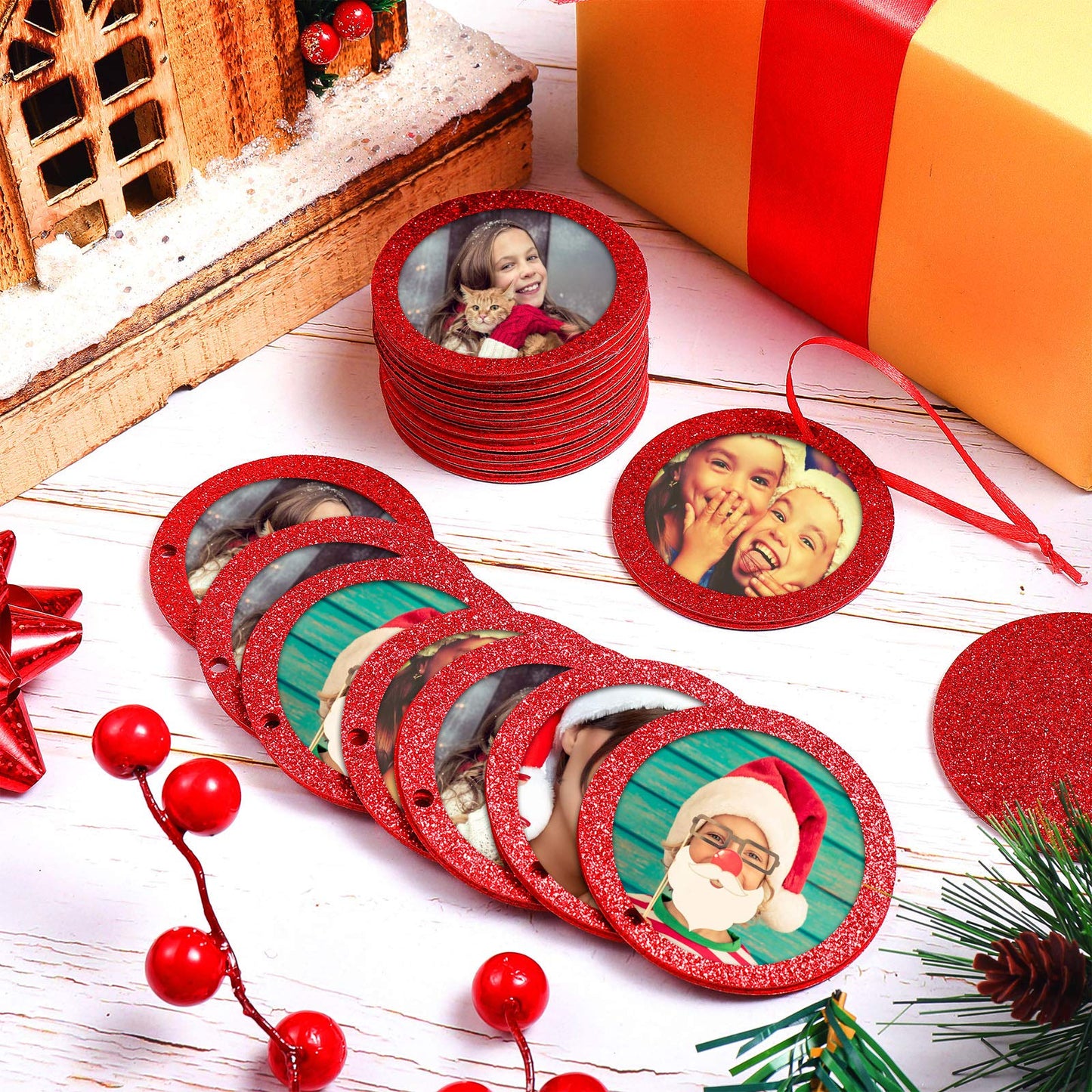 Jetec 20 Pcs Christmas Picture Ornaments Christmas Photo Ornaments Felt Glitter Hanging Round Picture Frame for Xmas Tree Stockings Decorations