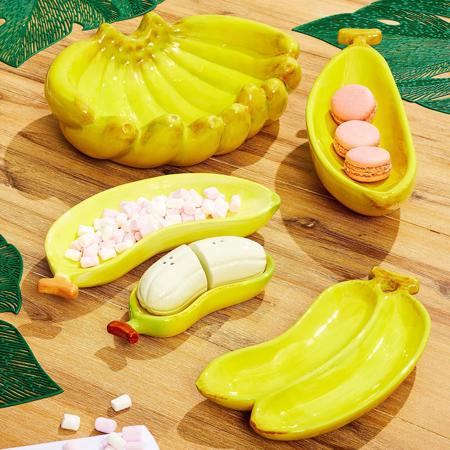 Banana Salt and Pepper Shakers Set with Banana Boat Tray β Hand-Painted Ceramic Kitchen Decor, Cute Fruit Tableware, Fun Tropical Dining Accessory, Unique Gift for Home (1 Pack)