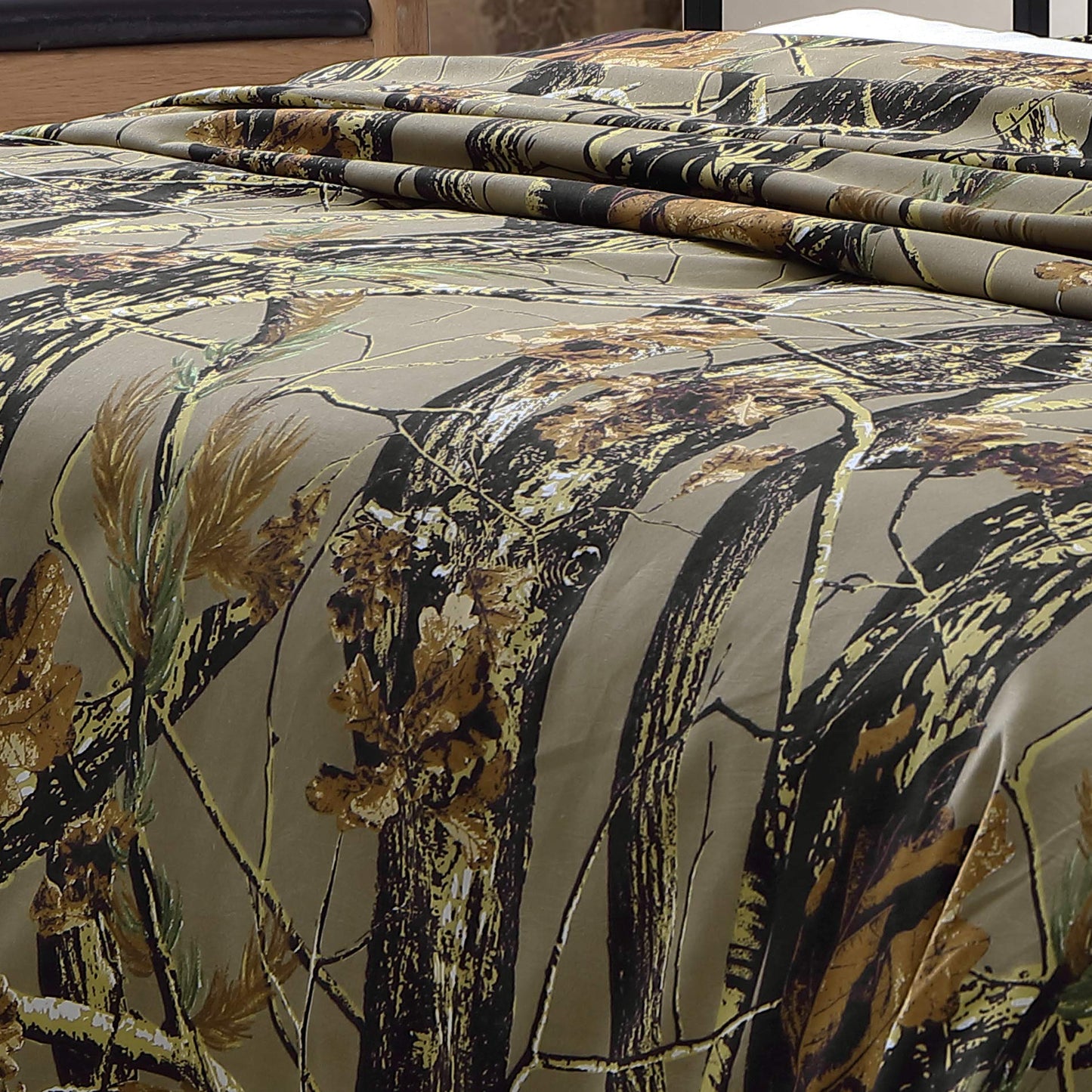 Chezmoi Collection Salem 4-Piece Cabin Lodge Forest Woods Sheet Set - Nature Camo Tree Leaves Printed Soft Microfiber Sheets - Queen, Natural