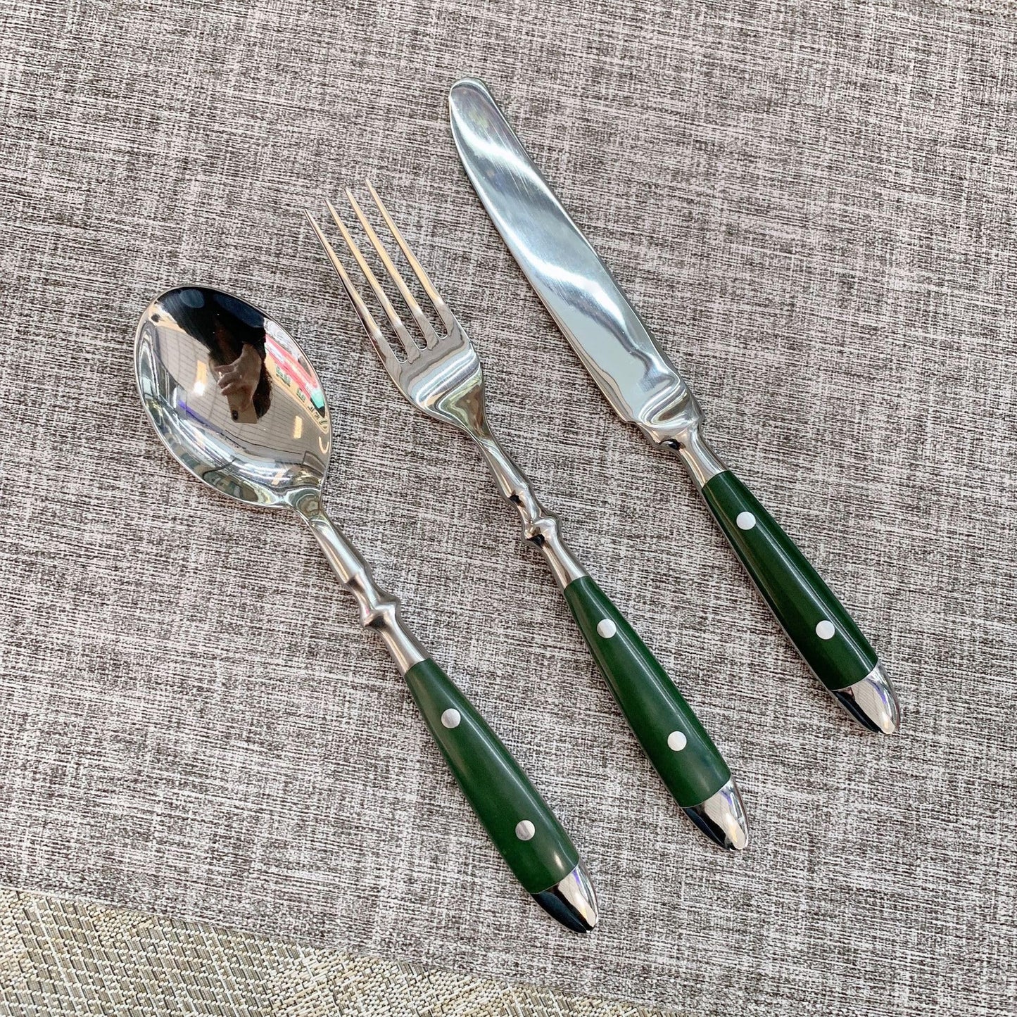 Green Flatware Set Silverware Set for 4 Cutlery Set Durable 18/10 Stainless Steel Flatware Sets Utensil Sets Flatware Wedding Mirror Effect Classical Retro Steak Tableware Forks Spoons And Knives Set