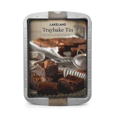 lakeland Traybake Tin – Integral Cutting Guides for Equal Slices