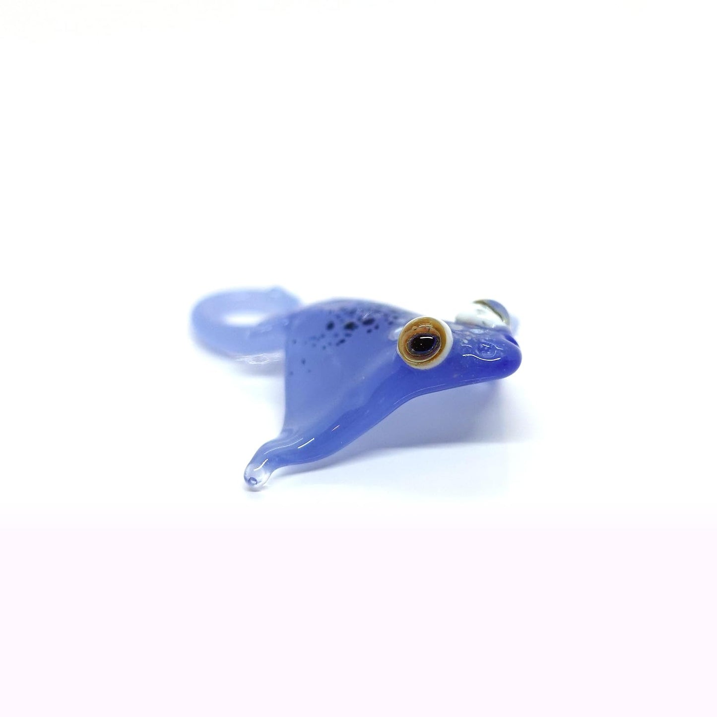 Sansukjai Manta Ray Tiny Miniature Glass Figurine – Handmade 1-Inch Blown Glass Animal – Cute Ocean Decor – Collectible Gift (Clear Blue)