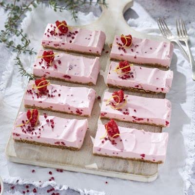 lakeland Traybake Tin – Integral Cutting Guides for Equal Slices