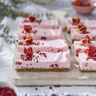 lakeland Traybake Tin – Integral Cutting Guides for Equal Slices