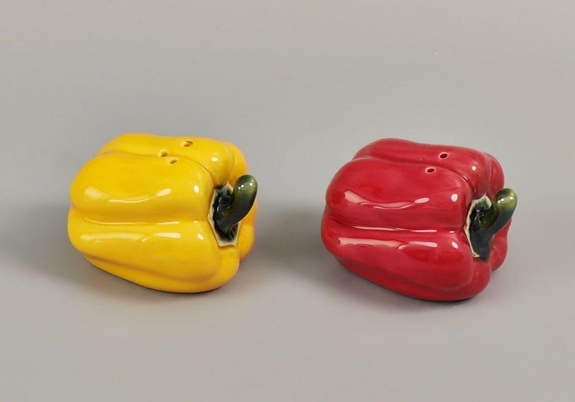 The Bridge Collection Bell Pepper Salt and Pepper Shaker Set - Unique Garden Vegetable Dining Table Accessories - Vegetable Shaped Kitchen Ware Set