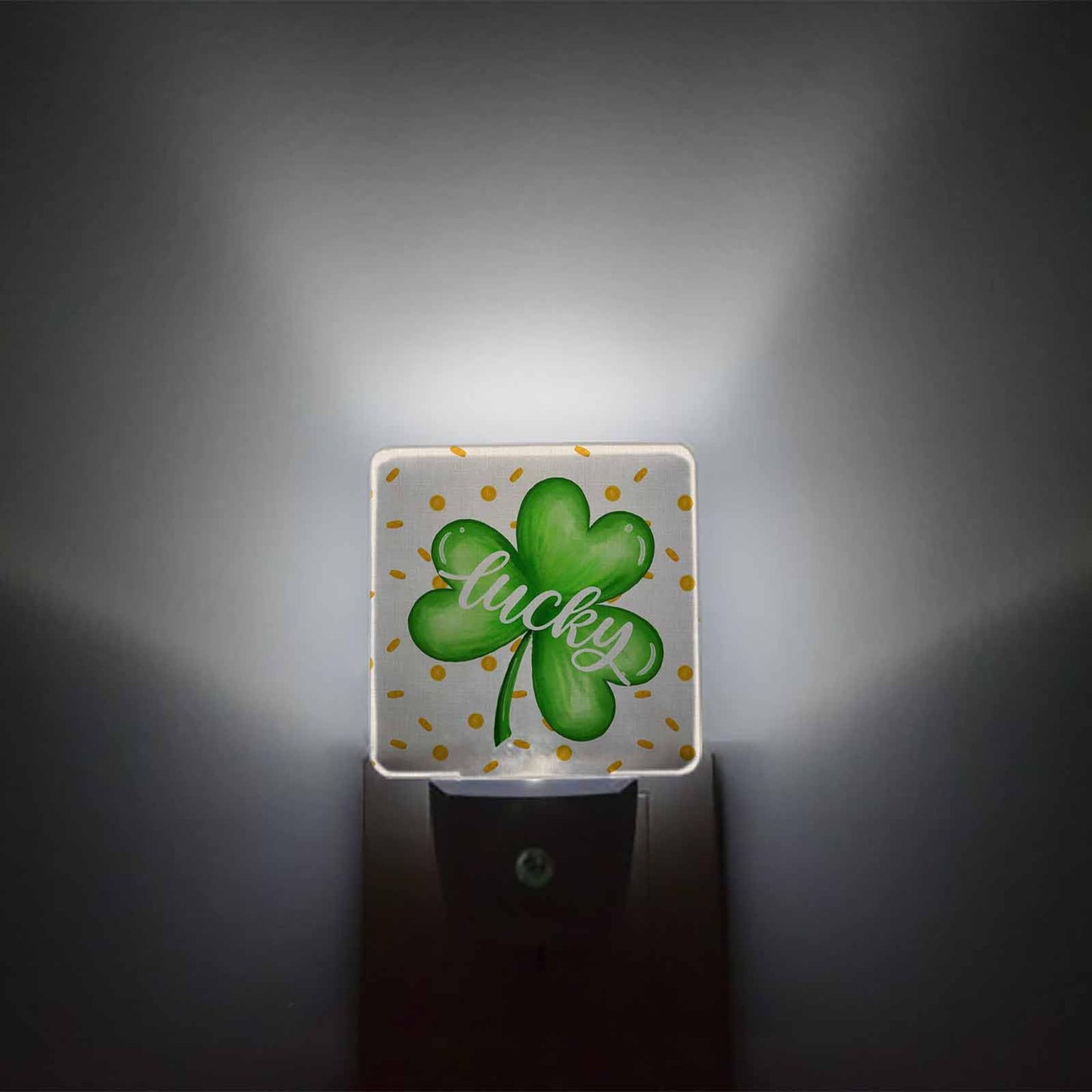 St.Patrick's Day Plug-in LED Night Lights, Lucky Clover Leaves Spring Auto Dusk-to-Dawn Sensor for Bedroom, Bathroom, Kitchen, Nursery, Hallway, Stairs, Wall Home Decor, Gold Coins Backgound