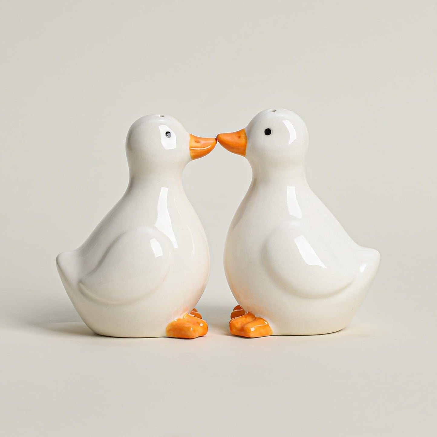WAIT FLY Duck Shape Ceramic Salt & Pepper Shakers Set 2 PCS Standing Duck Salt and Pepper Shakers, Home Kitchen Decor