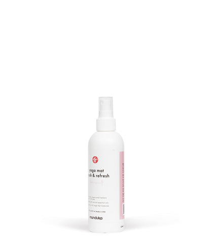 Manduka Yoga Mat Wash and Refresh – 100% Natural Essential Oil Yoga Mat Cleaning Spray, Fitness Equipment and Gym Accessories Cleaner, Non-irritating, Pet Friendly | Lemongrass Scent, 8 oz
