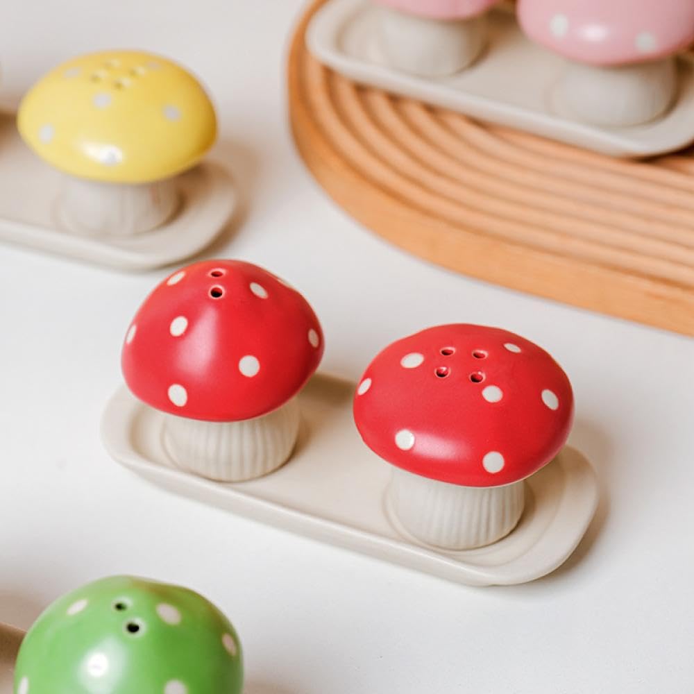 Sizikato 2pcs Porcelain Salt and Pepper Shakers with Tray, Mushroom Shape