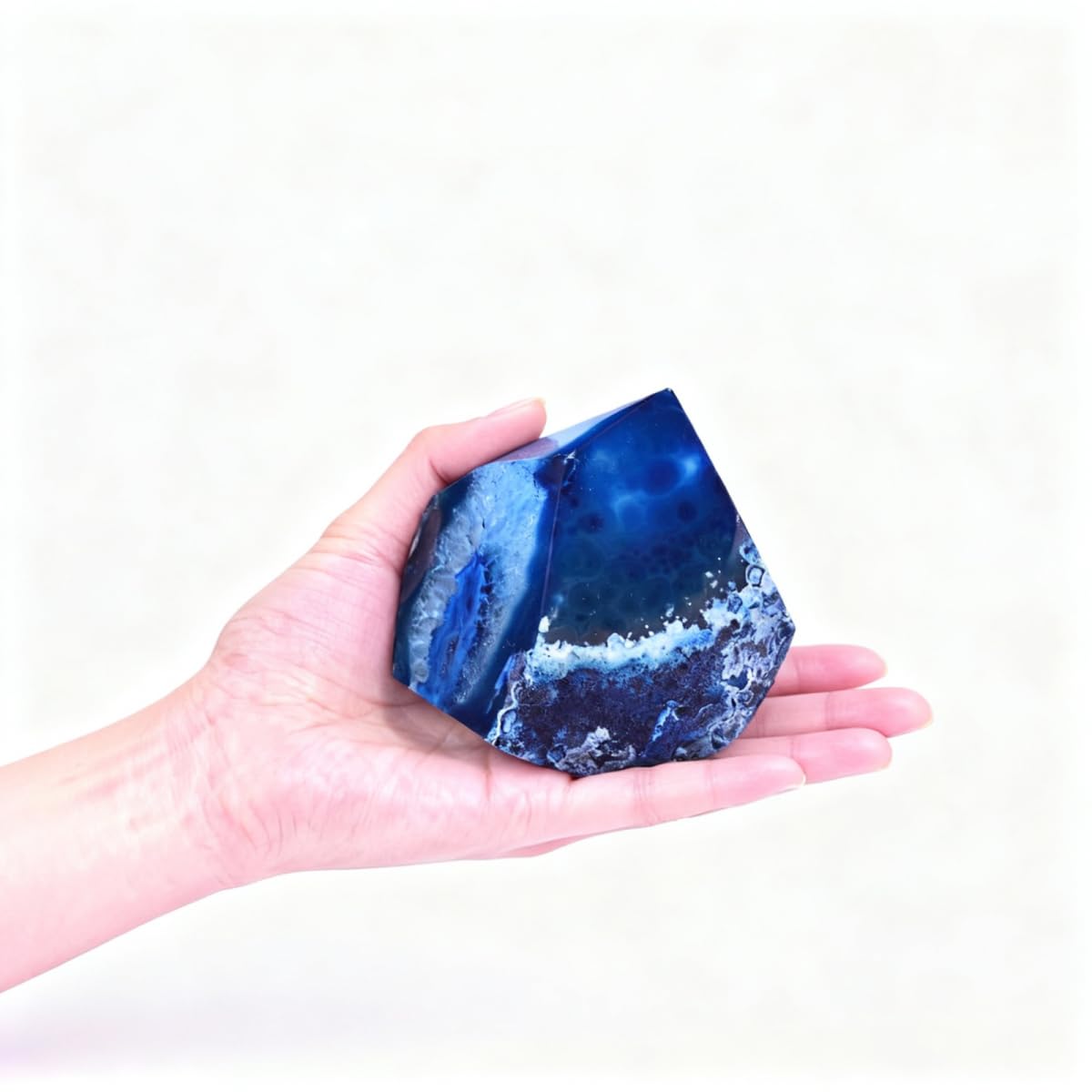 VIZYTOU Agate Wand Geode Irregular Pillar 1.1-1.7 Lbs Dyed Blue for Nautical Theme Patio Garden Relaxation Space Balance Ornament