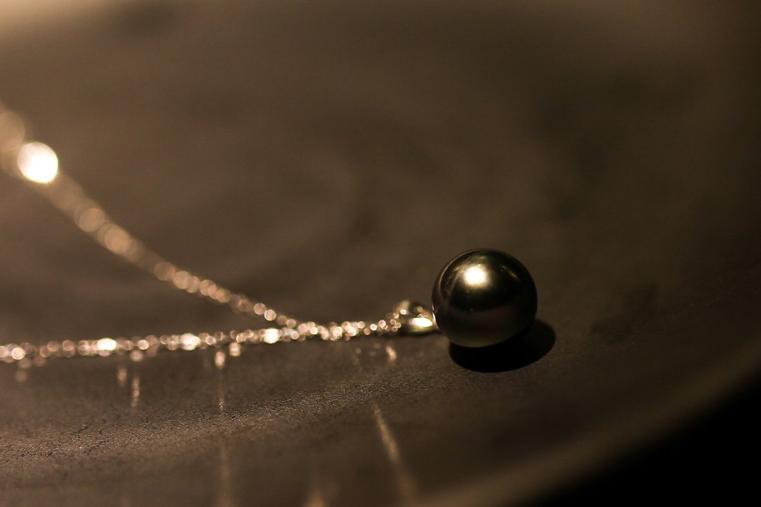 Paialco 18K White Gold Cultured Tahitian Black Pearl Pendant Necklace with 18" Chain, Round 9-10MM