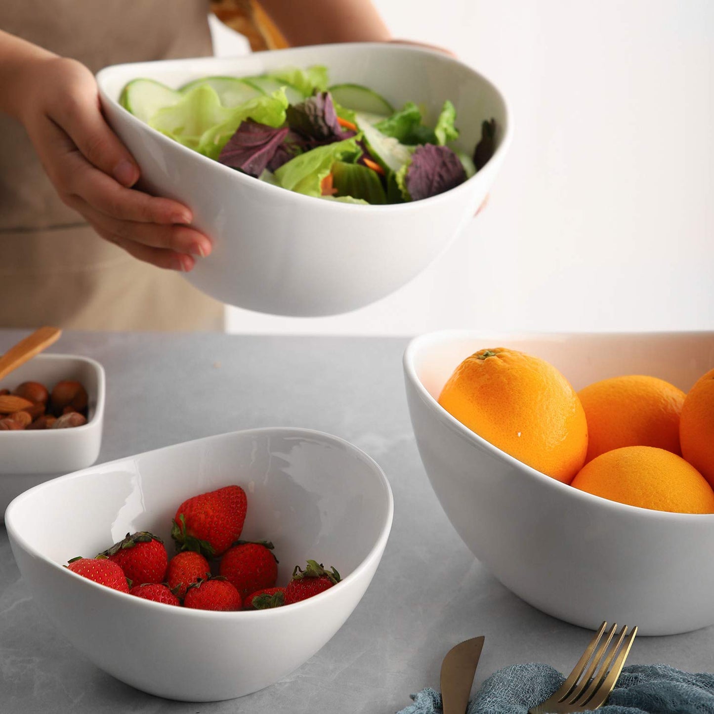 Samsle Porcelain Large Serving Bowl Set (9 inch),48 Oz Big Salad bowls, Large Serving Dishes for Entertaining, Party Dinner,Side Dishes, Oval Shape, Microwave & Dishwasher Safe,Set of 2, White