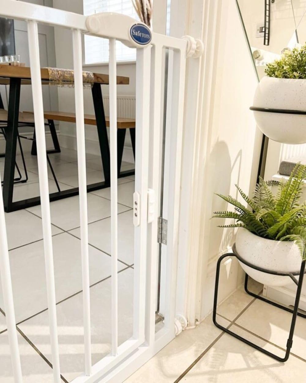 Safetots Pressure Fit Self Closing Stair Gate, Narrow, 68.5cm - 75cm, White, Auto Closing Baby Gate, Safety Barrier for Toddler, Easy Installation