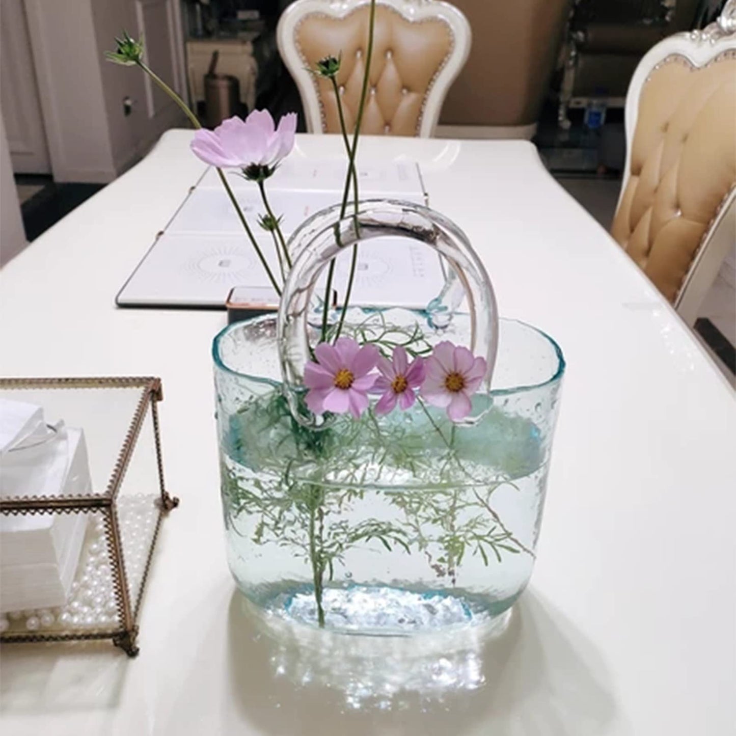 Glass Bag Vase, Hand Purse Vase with Fish Bowl, Transparent Hand Basket Unique Vase Creative Bag Fish Tank, Clear Glass Vase for Living Room Kitchen Garden Wedding Decor (Pink)