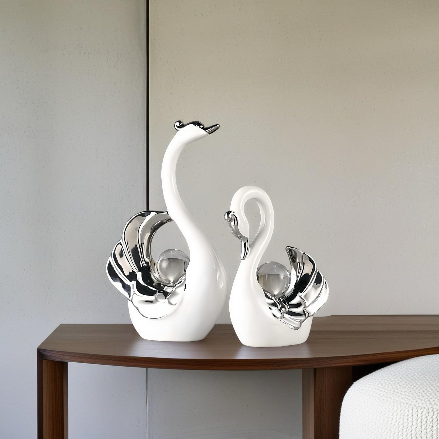 XINDAM A Pair of Swan Figurines Swans Statue with Crystal Ball Model Home Office Display Decorative Craft Living Room Decor (White)