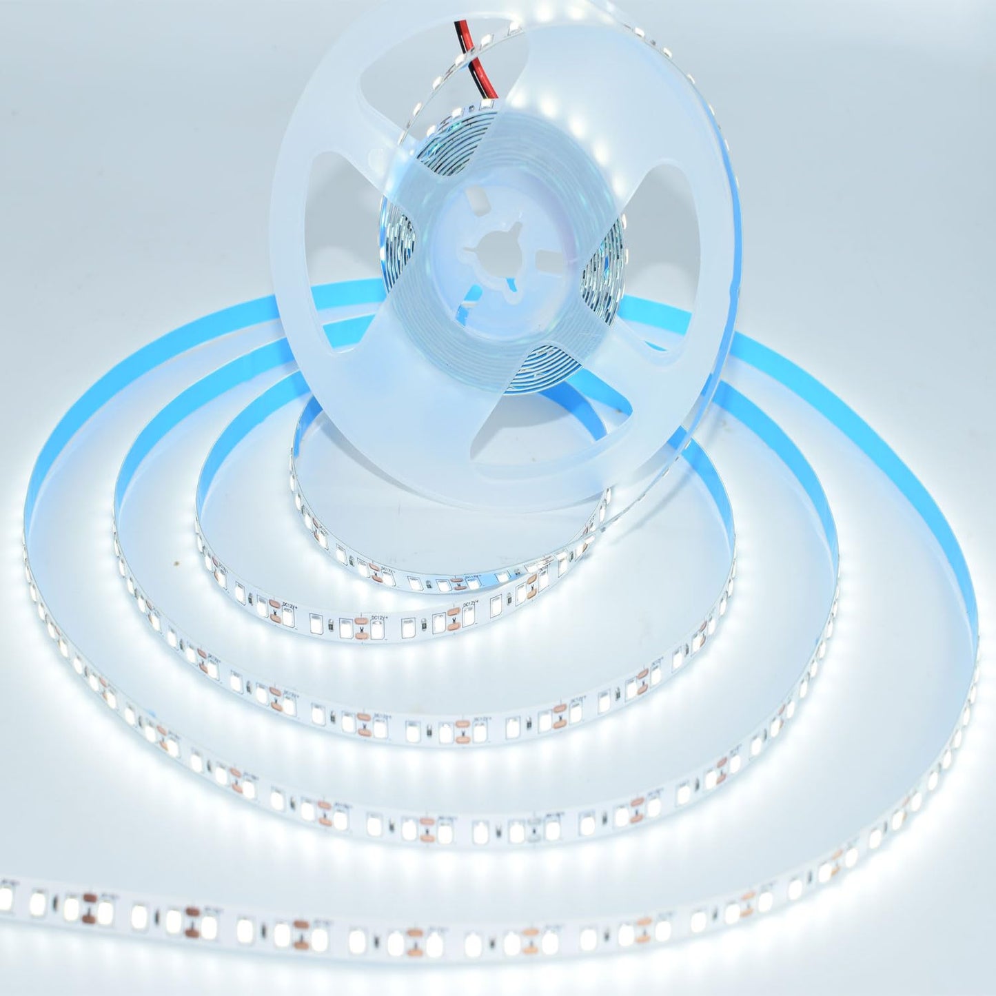 SUYOOULIN LED Strip Lights, 16.4ft/5m SMD 2835 600 LEDs Light Strips, 15000LM Flexible AC 110V Waterproof IP68 LED Ribbon for DIY Christmas Home Indoor Outdoor Decor(Daylight White 6500K)