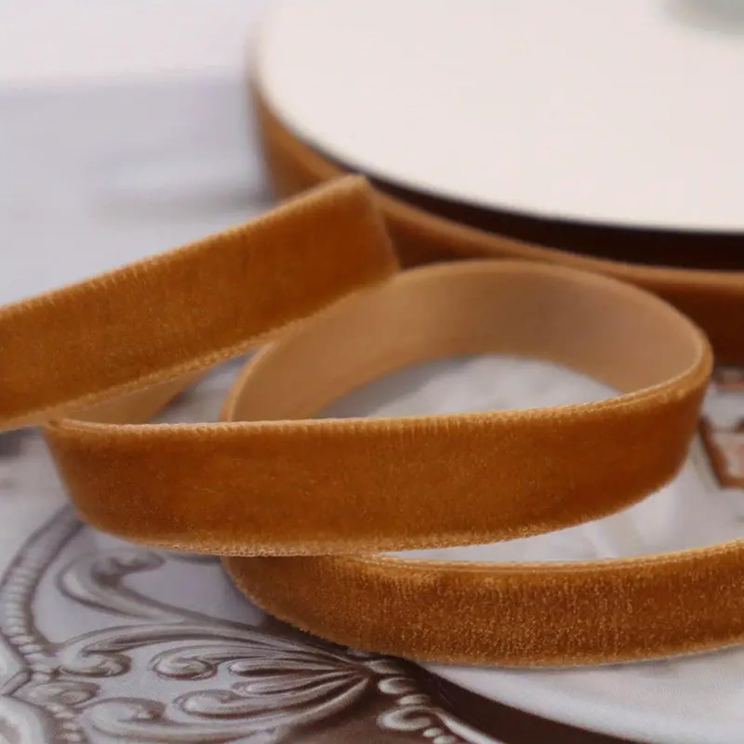 Golden Brown Velvet Ribbon for Gift Wrapping, Trimming Ribbon for Christmas DIY Craft Wedding Floral Holiday Valentine's Day Decoration Choker Hair Bow Hat Wreath Making, 1" x 10 Yards