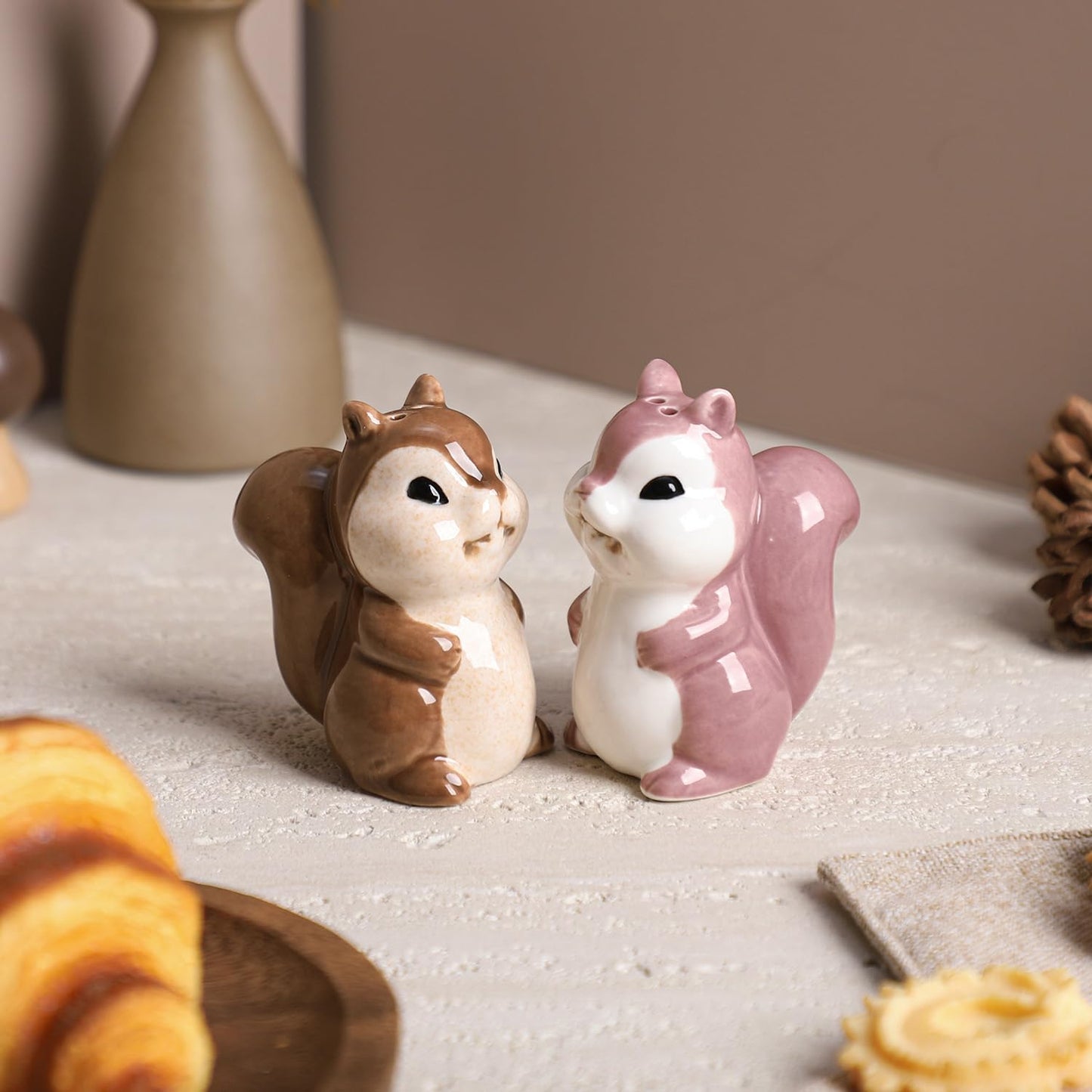 Bicuzat Ceramic Squirrels Salt Pepper Shakers Set, 2 PCS Set of Animal Salt and Pepper Shakers, Brown and Pink